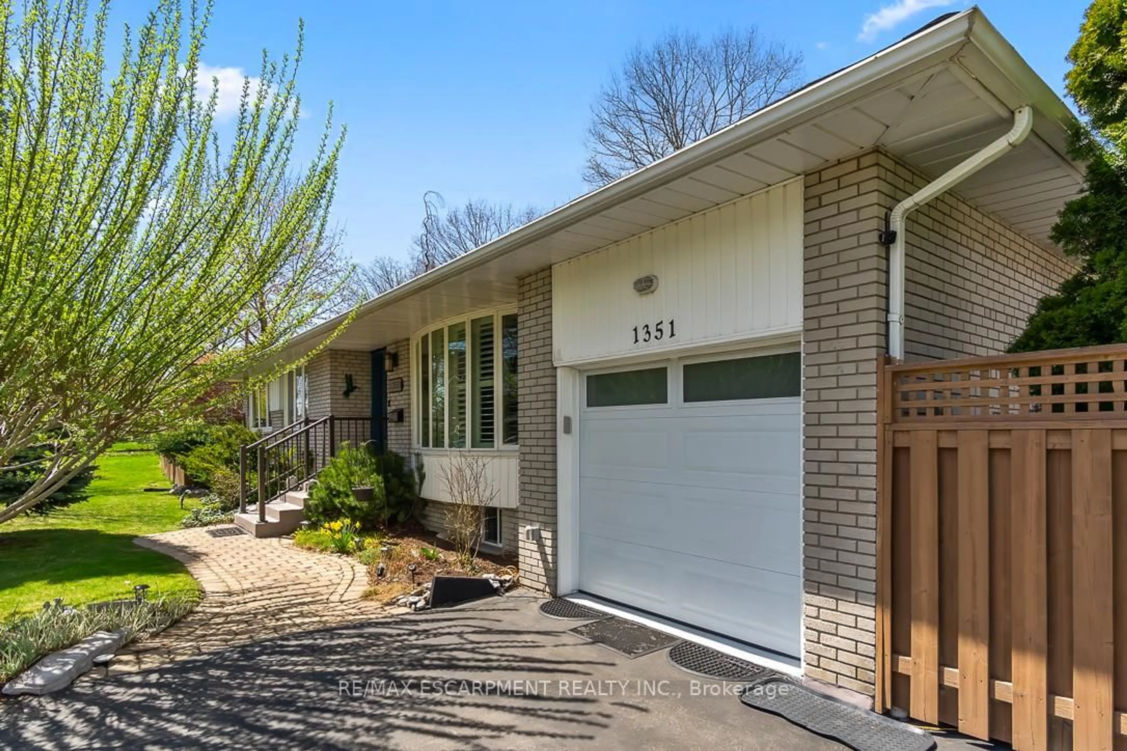 Home with brick exterior material, street for 1351 EPTON Cres, Mississauga Ontario L5J 1R9