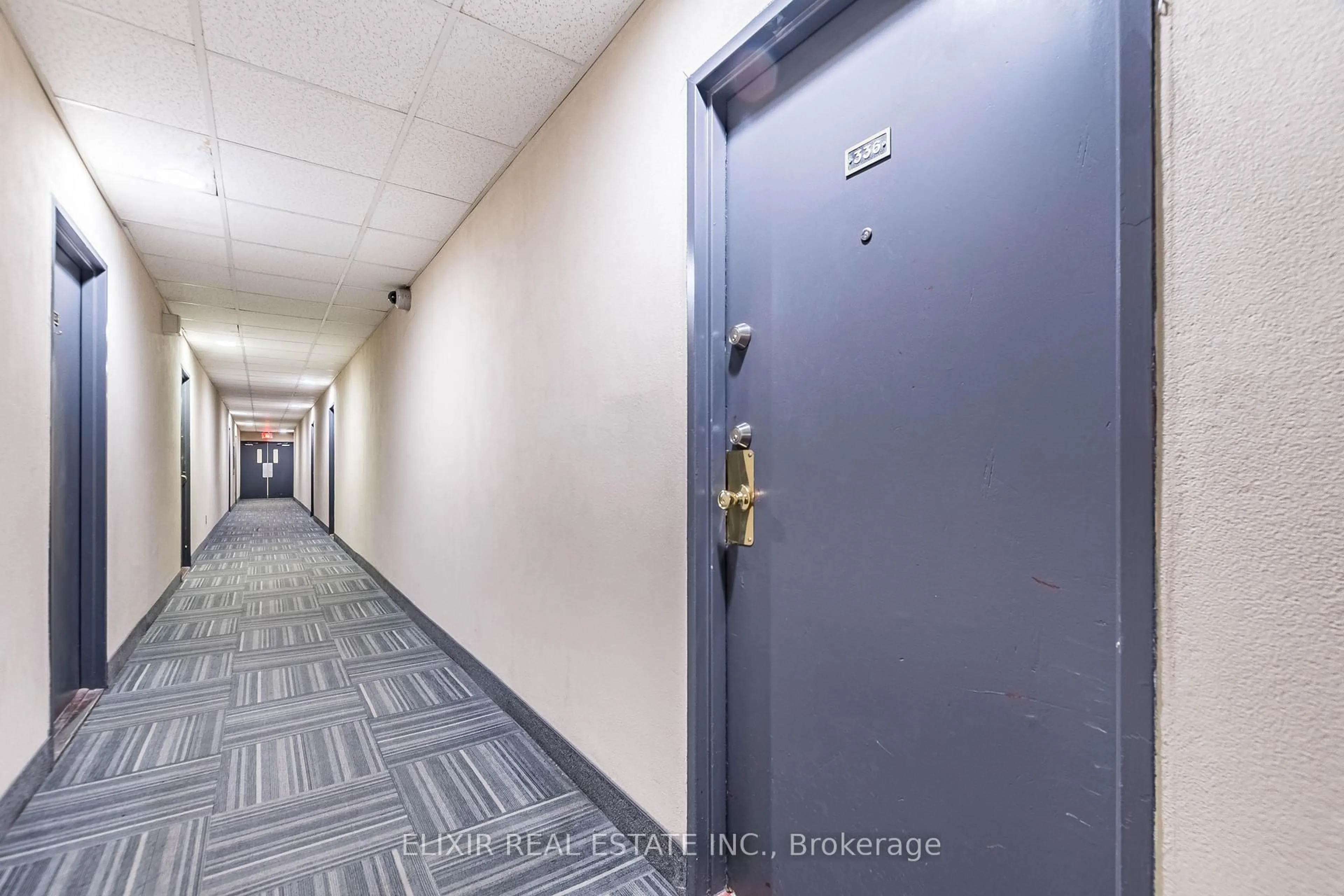 Indoor foyer for 3025 The Credit Woodlands Dr #336, Mississauga Ontario L5C 2V3