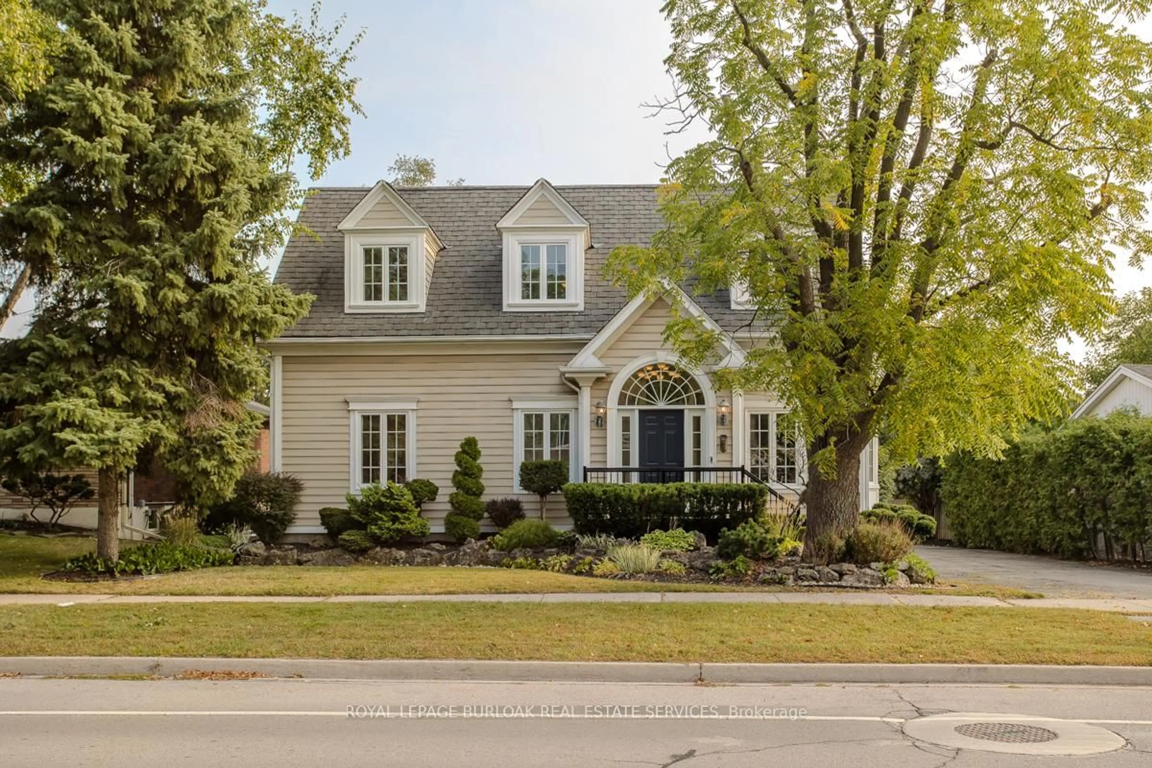 Home with brick exterior material, street for 599 Cumberland Ave, Burlington Ontario L7N 2X4