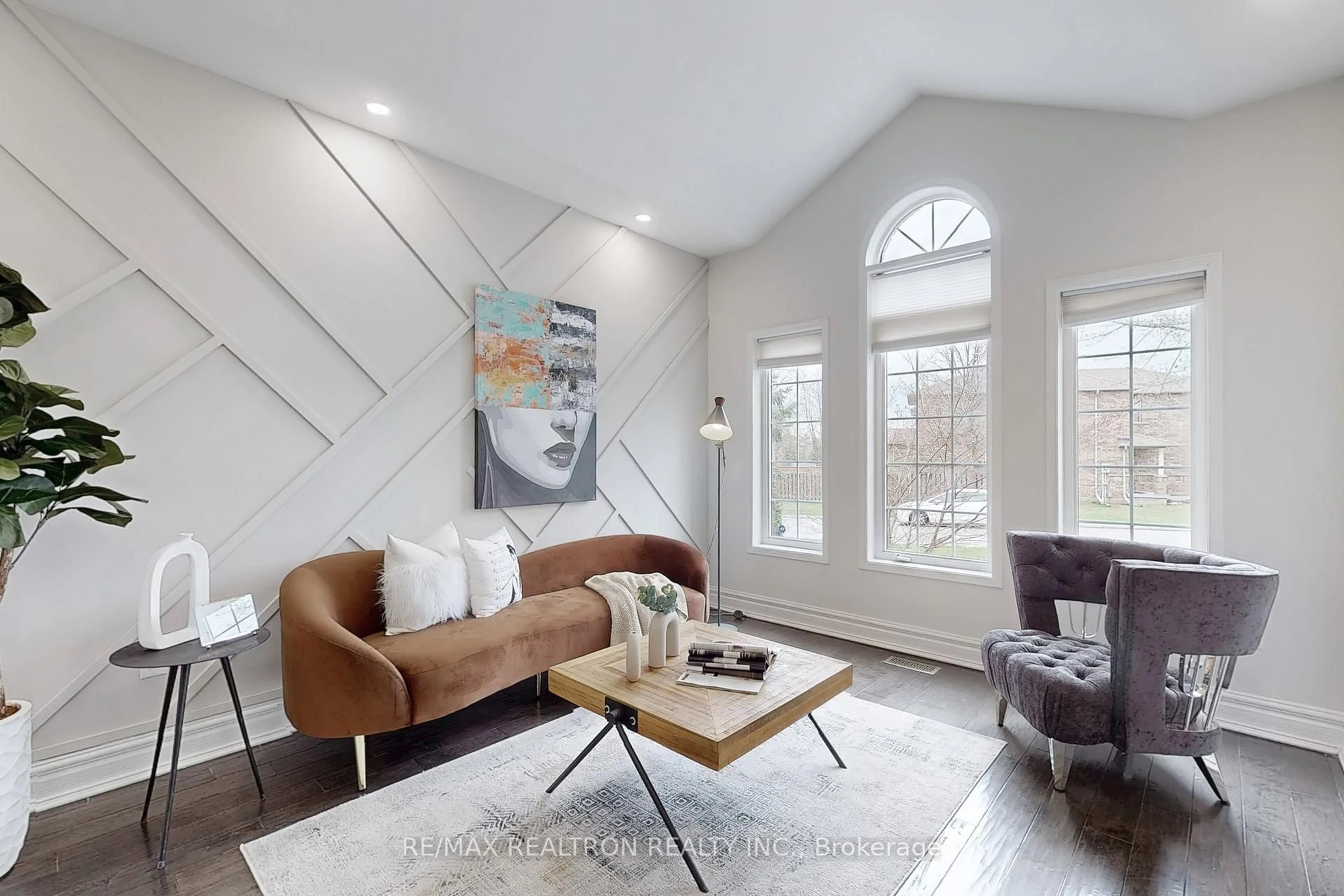 Living room with furniture, unknown for 2355 Woodridge Way, Oakville Ontario L6H 6S3