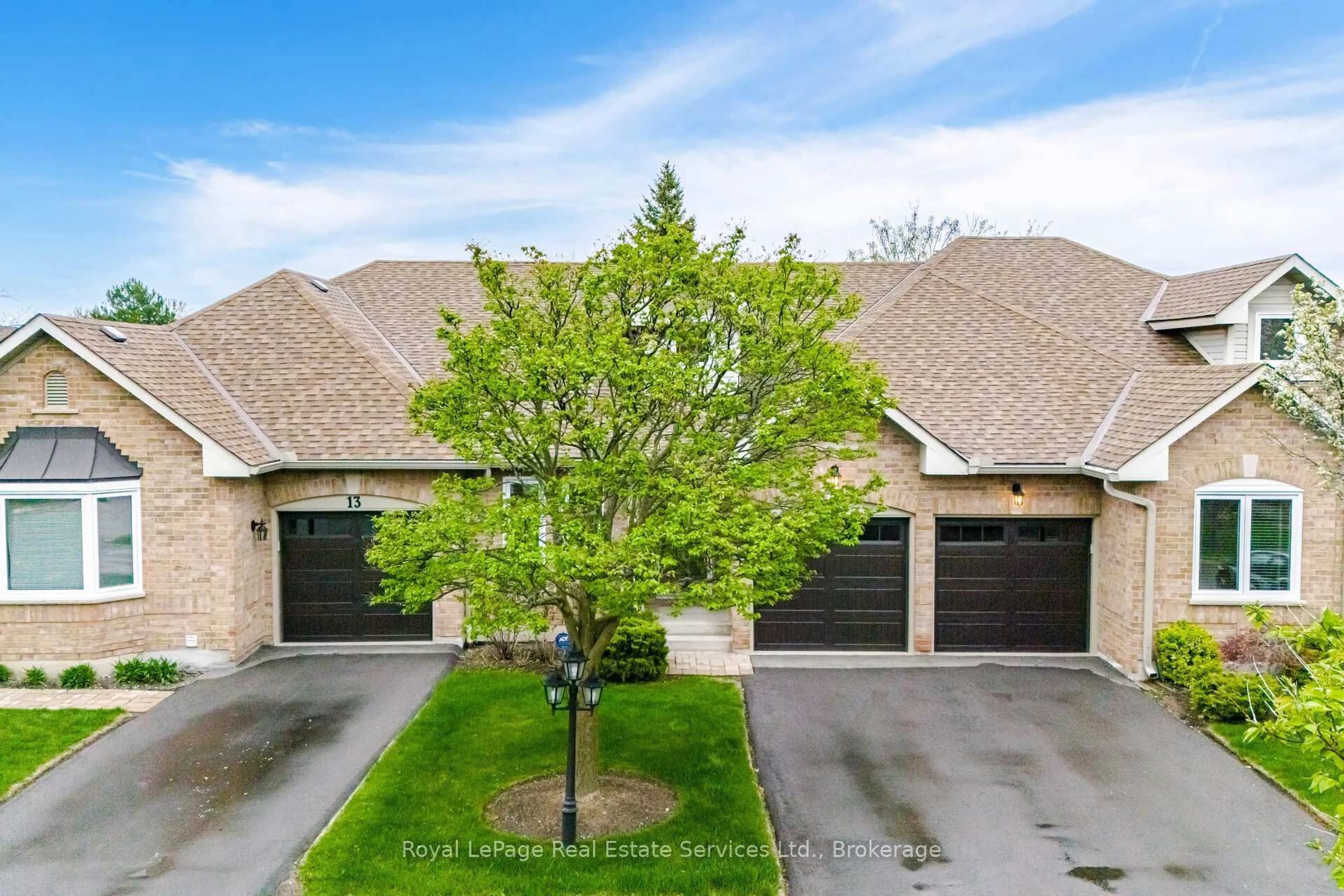 A pic from outside/outdoor area/front of a property/back of a property/a pic from drone, street for 2140 Turnberry Rd #12, Burlington Ontario L7M 4L8