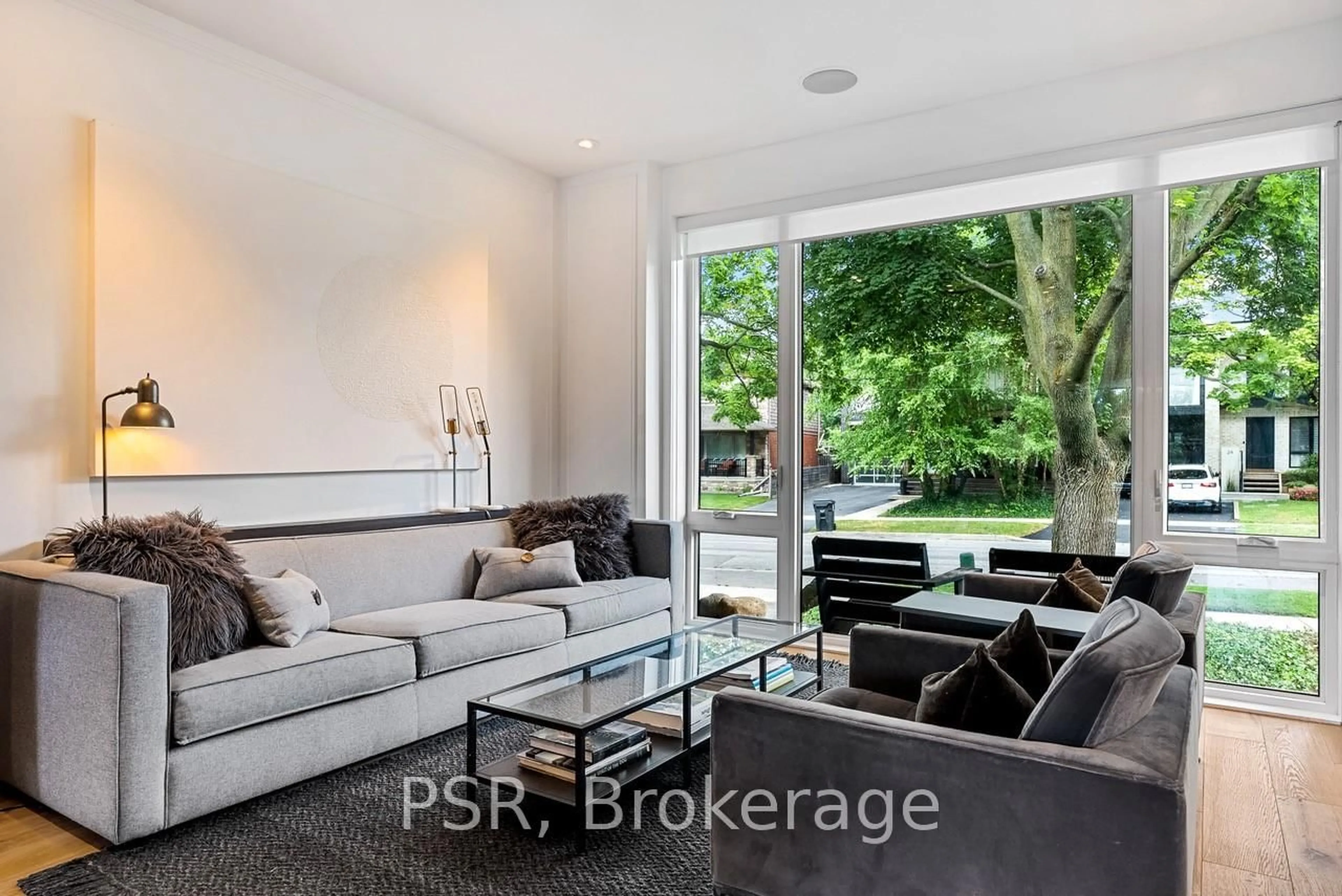 Living room with furniture, unknown for 25 Putney Rd, Toronto Ontario M8W 2K6