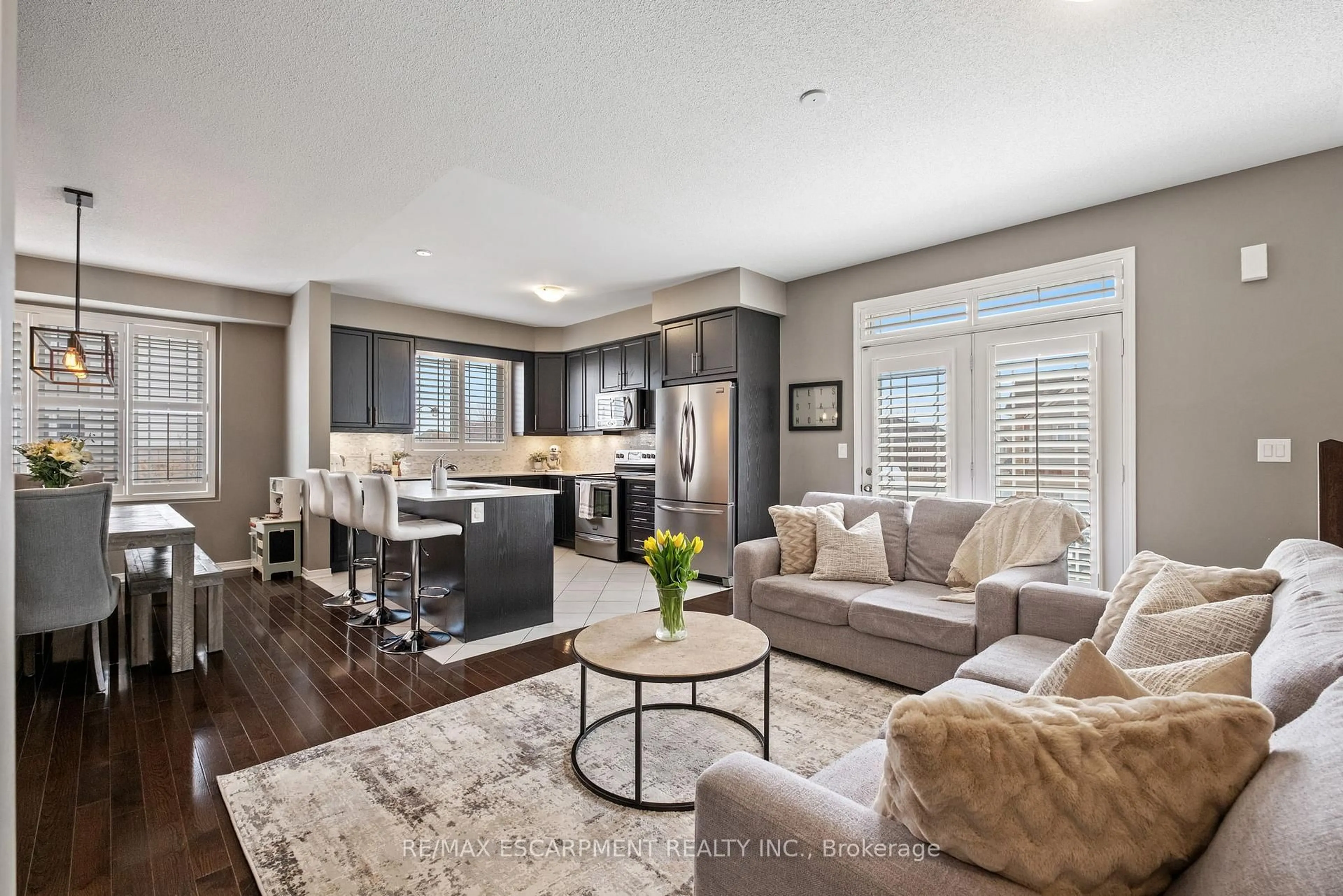 Open concept kitchen, unknown for 29 Alnwick Ave, Caledon Ontario L7C 3P6