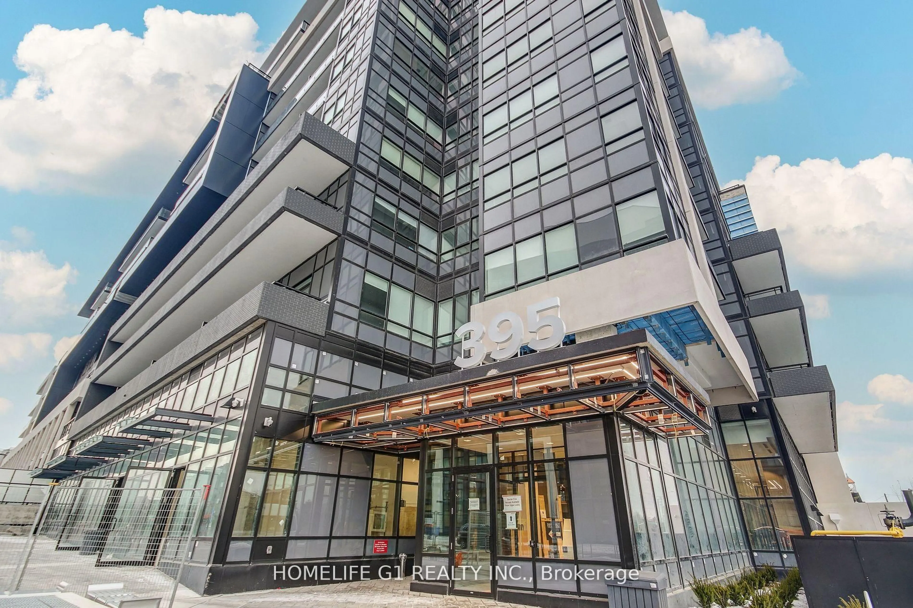 Indoor foyer for 395 Dundas St #201, Oakville Ontario L6M 4M2