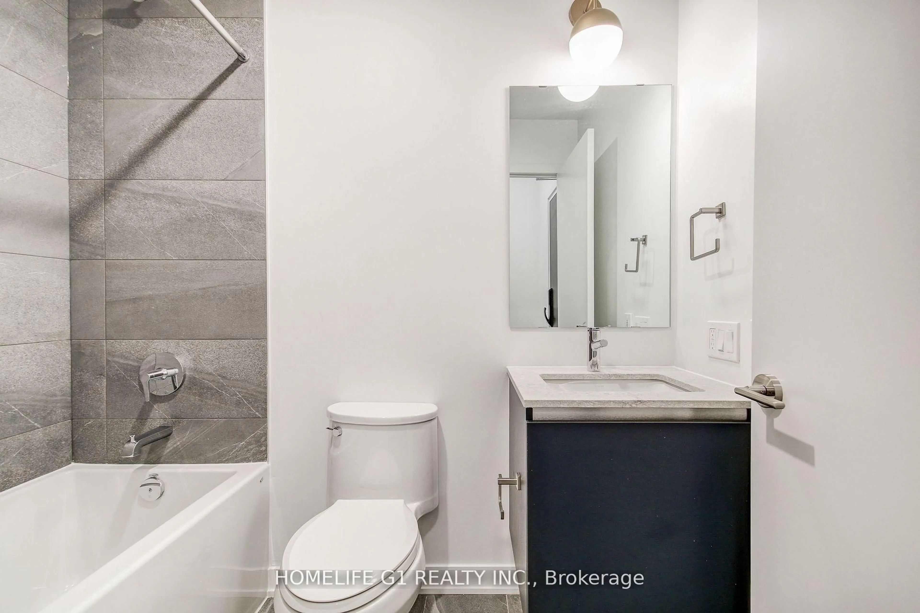 Standard bathroom, ceramic/tile floor for 395 Dundas St #201, Oakville Ontario L6M 4M2