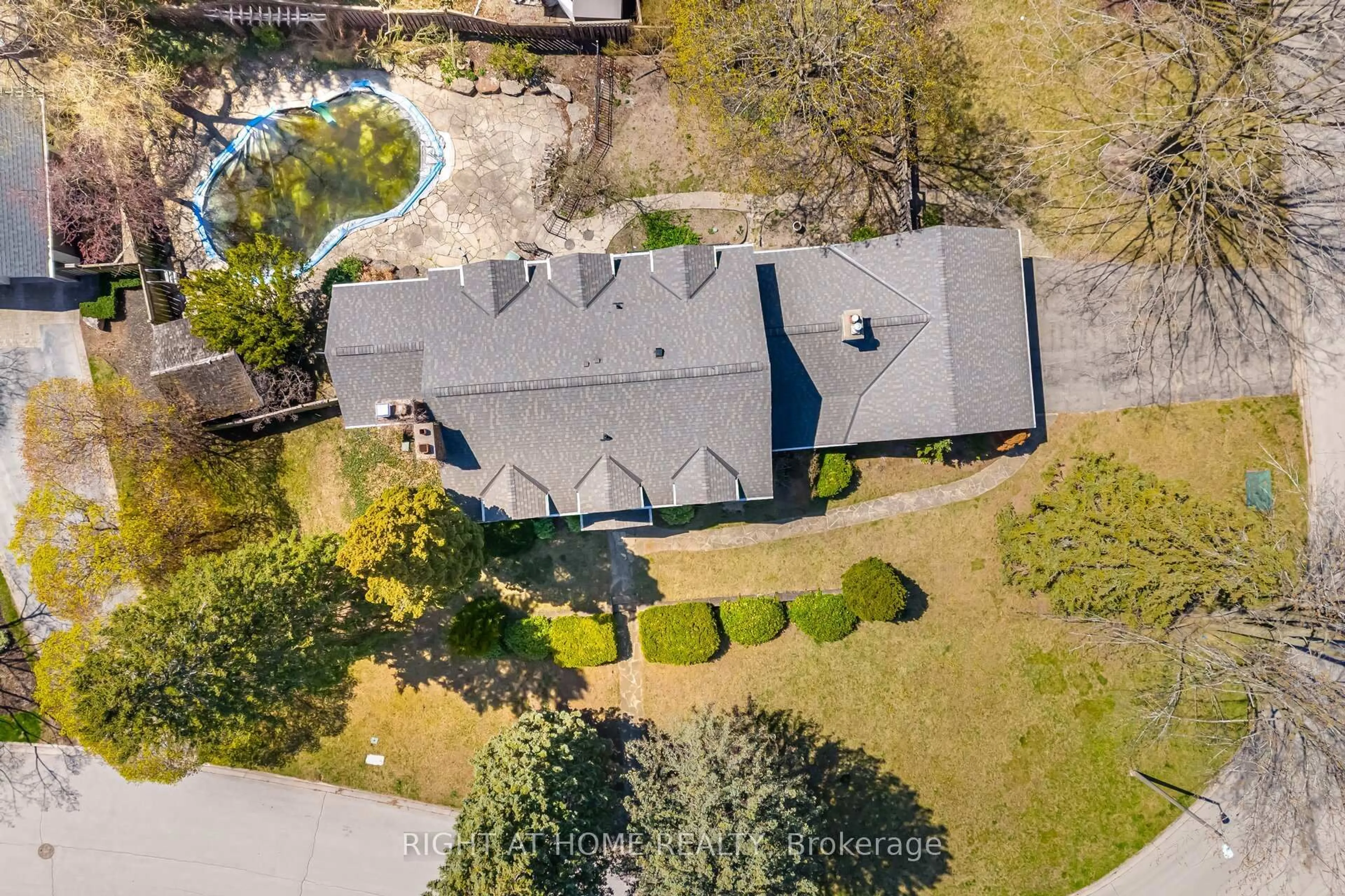 A pic from outside/outdoor area/front of a property/back of a property/a pic from drone, water/lake/river/ocean view for 1173 Carey Rd, Oakville Ontario L6J 2E3