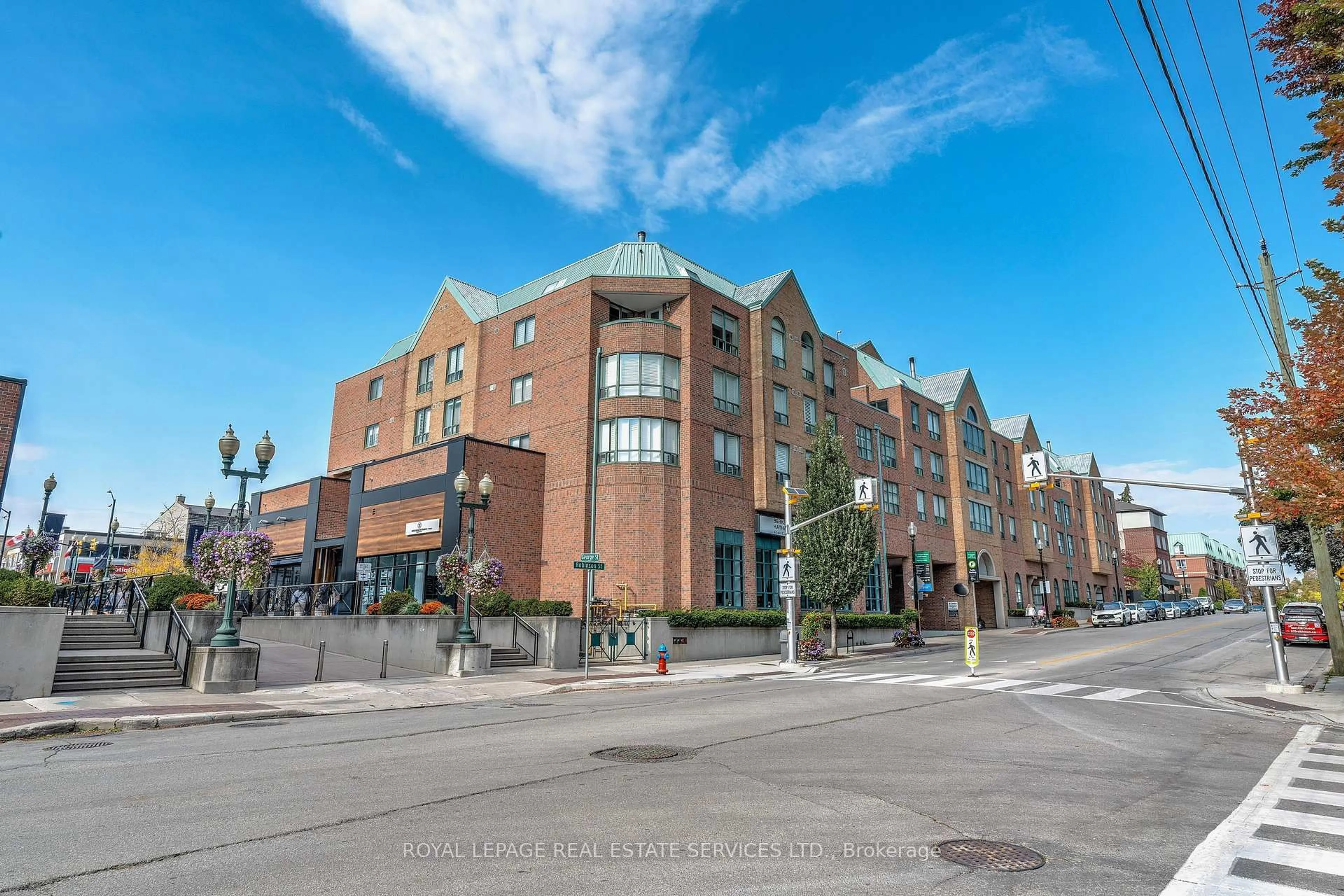 Patio, unknown for 221 Robinson St #PH8, Oakville Ontario L6J 7N9