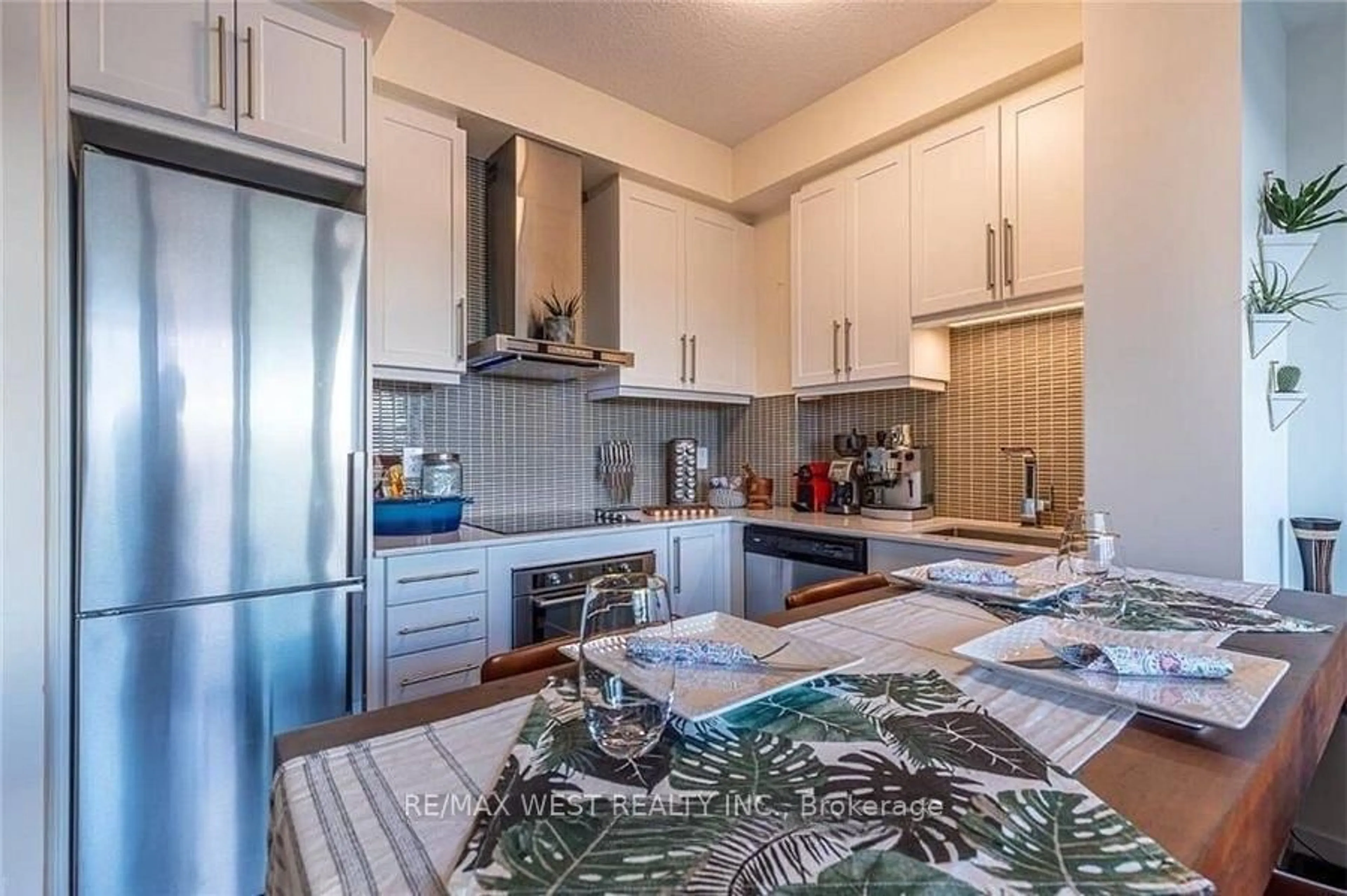 Unknown for 2093 Fairview St #610, Burlington Ontario L7R 0E6