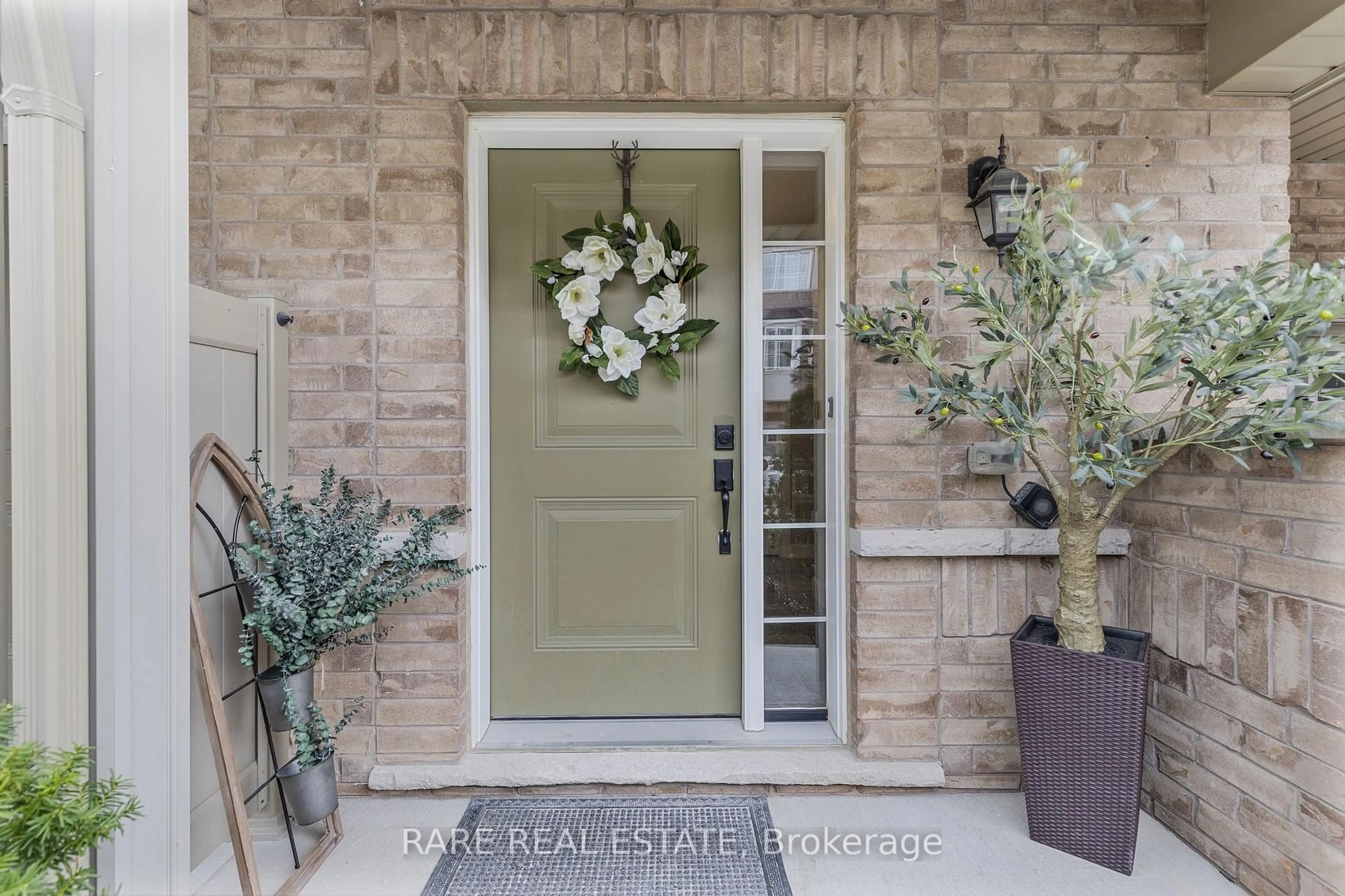 Indoor entryway for 165 Hampshire Way #107, Milton Ontario L9T 8M7