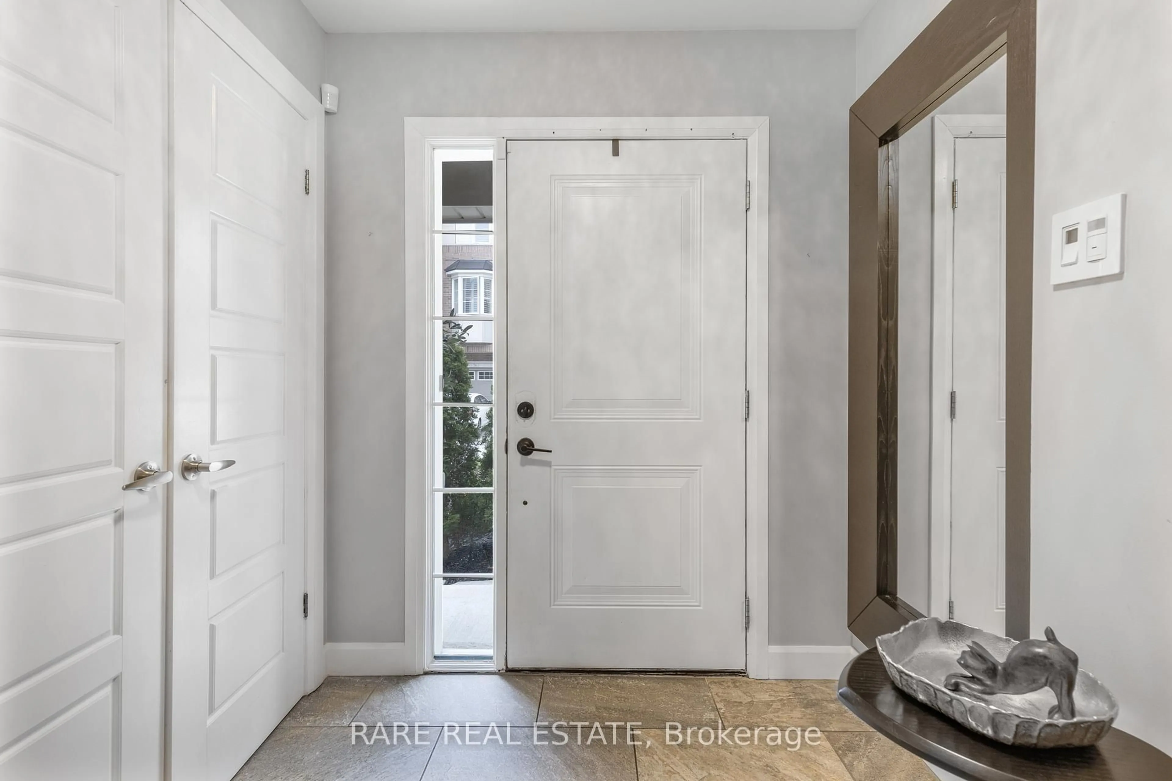 Indoor entryway for 165 Hampshire Way #107, Milton Ontario L9T 8M7