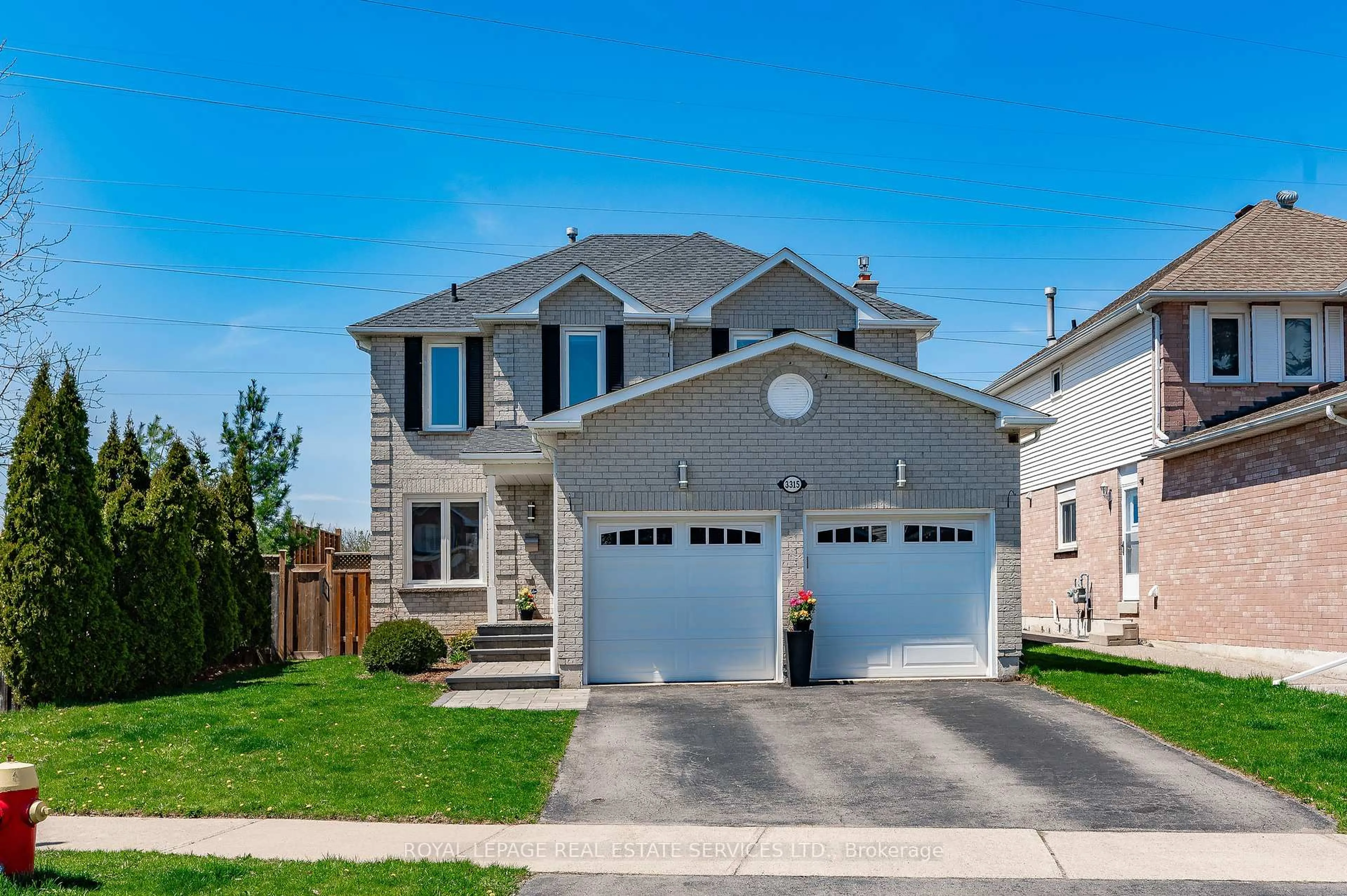 Home with vinyl exterior material, street for 3315 Springvale Crt, Burlington Ontario L7M 3Y6
