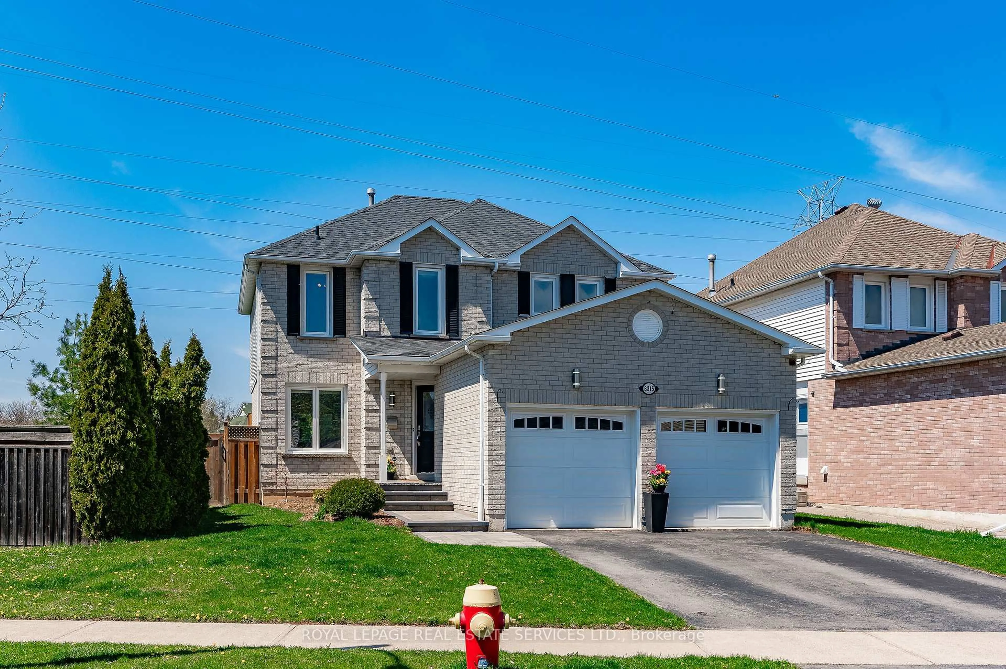 Home with vinyl exterior material, street for 3315 Springvale Crt, Burlington Ontario L7M 3Y6