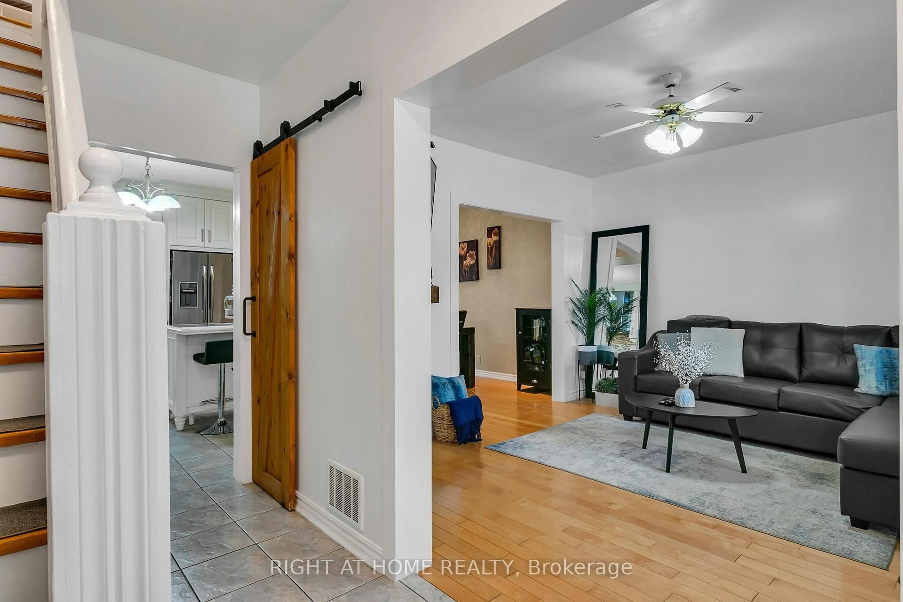 Indoor entryway for 12 Porter Ave, Toronto Ontario M6N 2G9