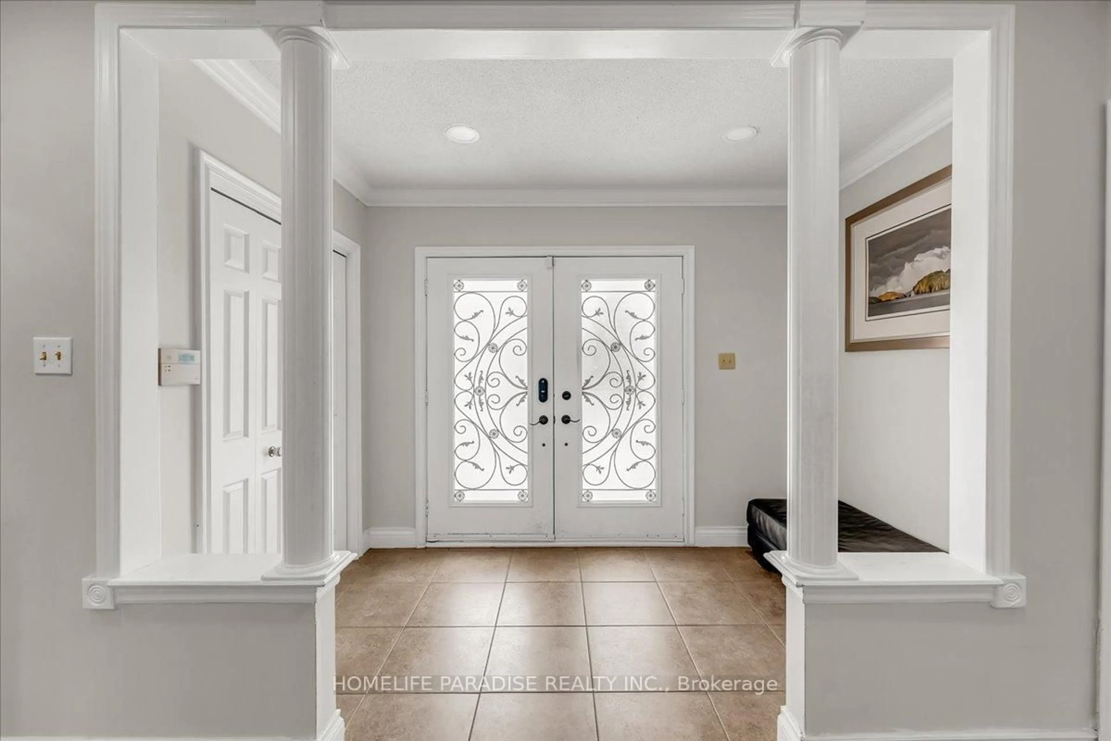 Indoor entryway for 5192 Durie Rd, Mississauga Ontario L5M 2C7