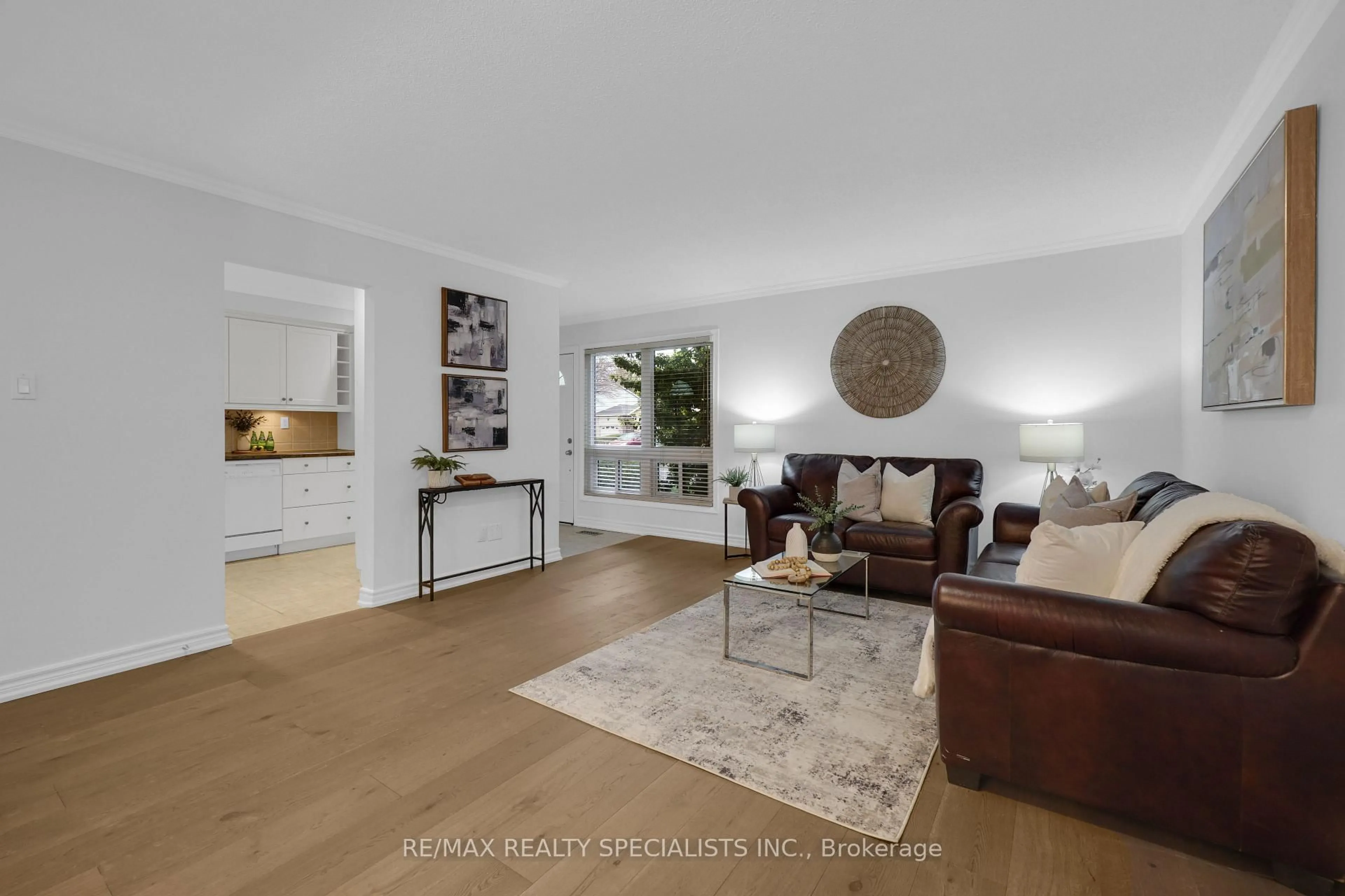 Living room with furniture, unknown for 3140 Bartholomew Cres, Mississauga Ontario L5N 3L1