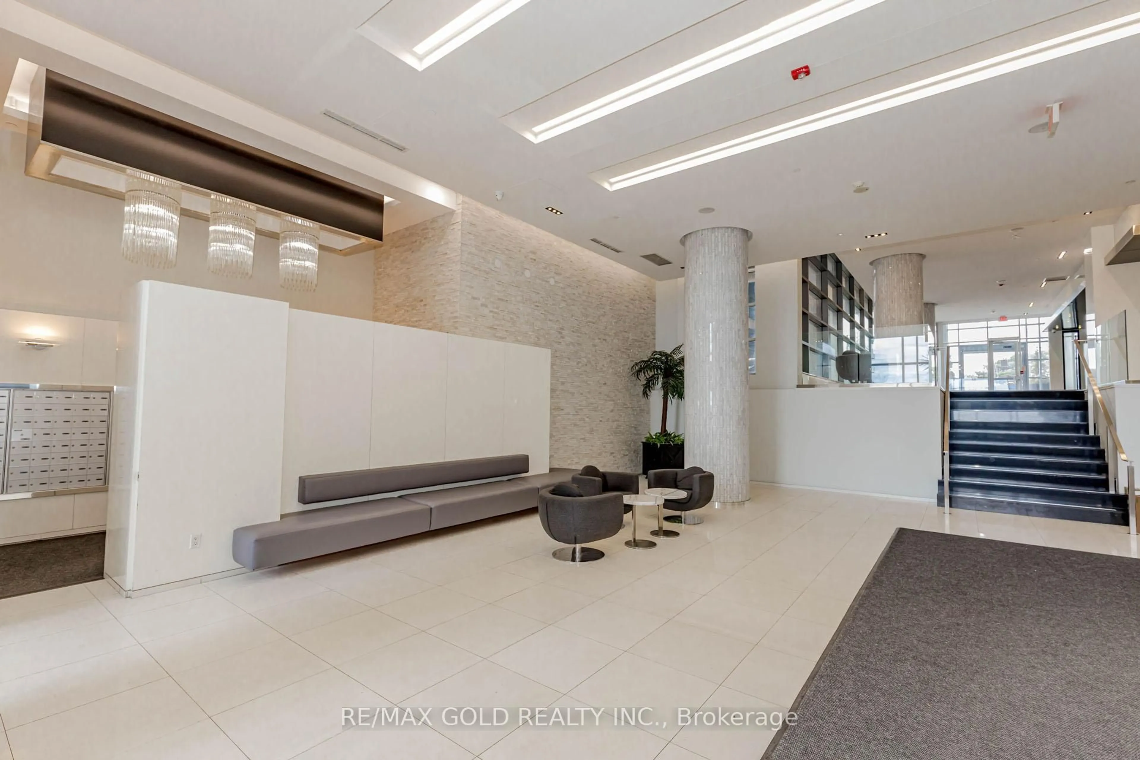 Indoor foyer for 56 Annie Craig Dr #2203, Toronto Ontario M8V 0C8