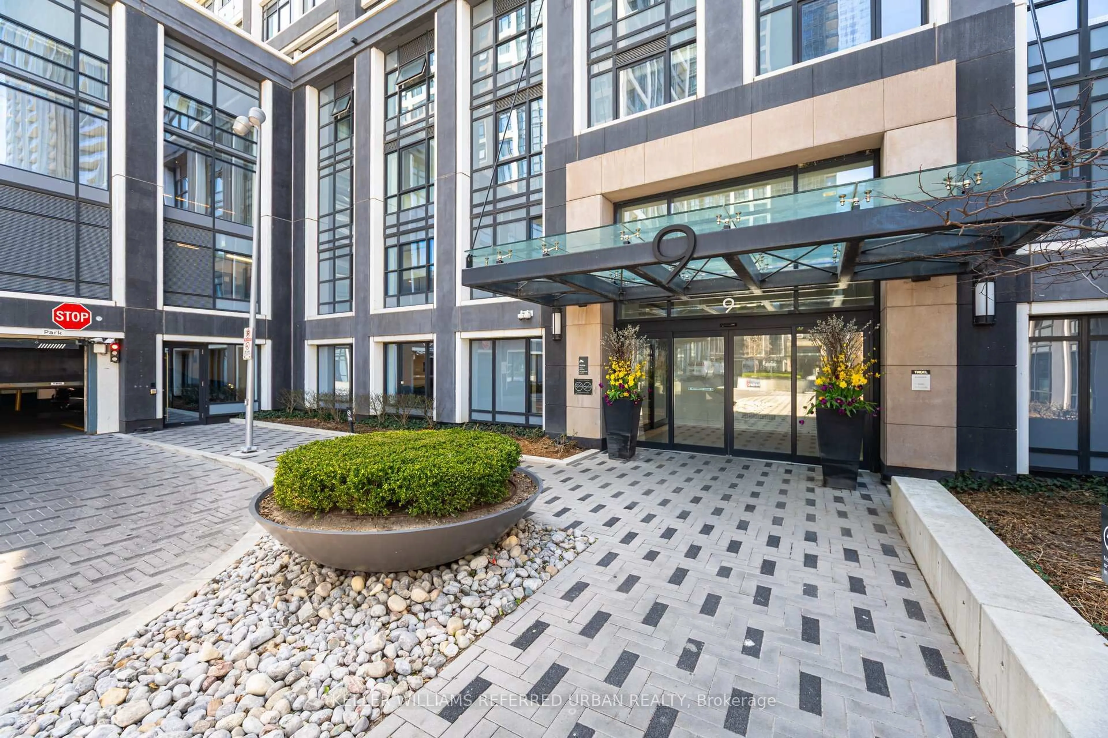 Indoor foyer for 9 Mabelle Ave #2422, Toronto Ontario M9A 0C9