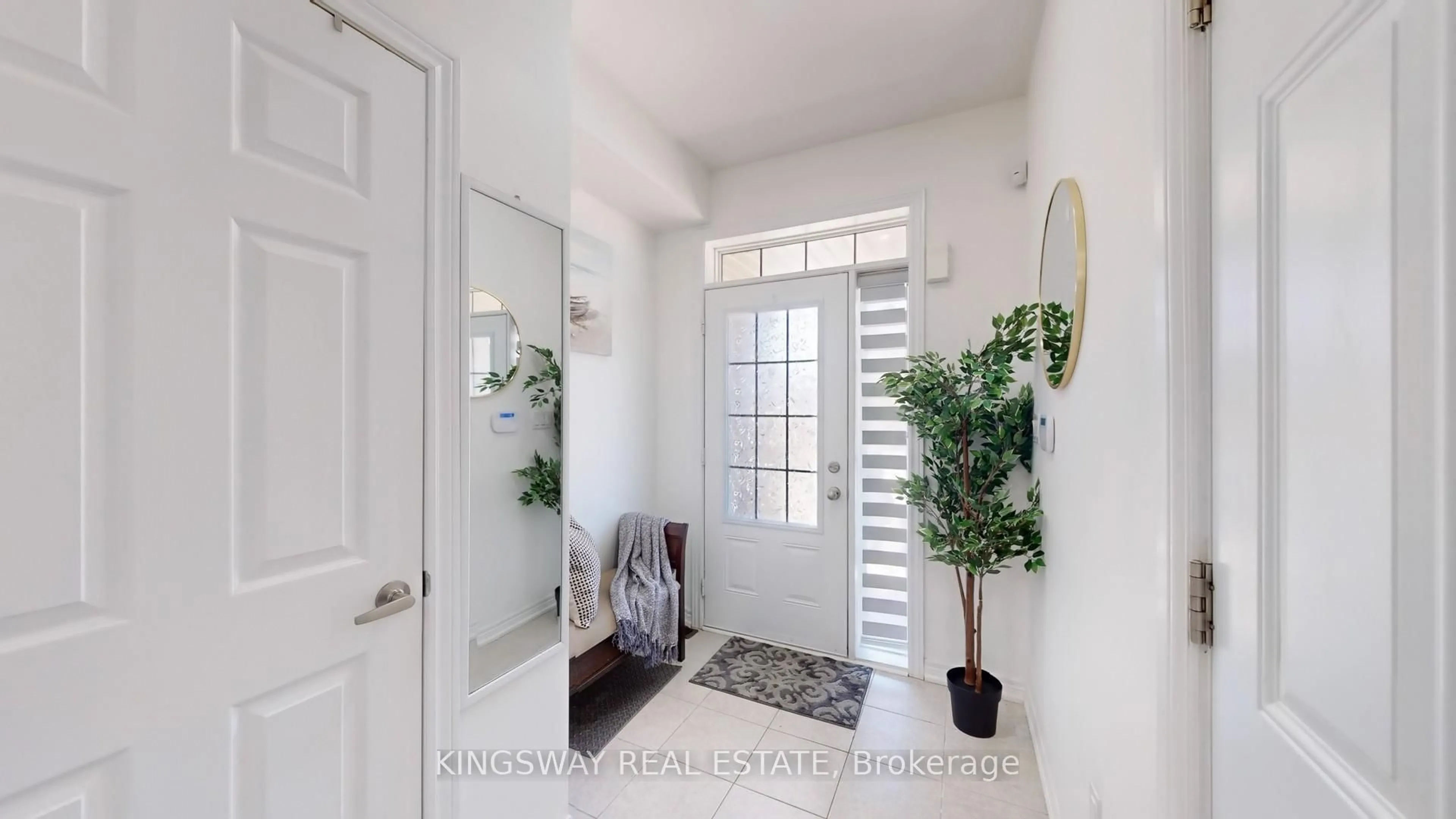 Indoor entryway for 74 Doris Pawley Cres, Caledon Ontario L7C 3M8