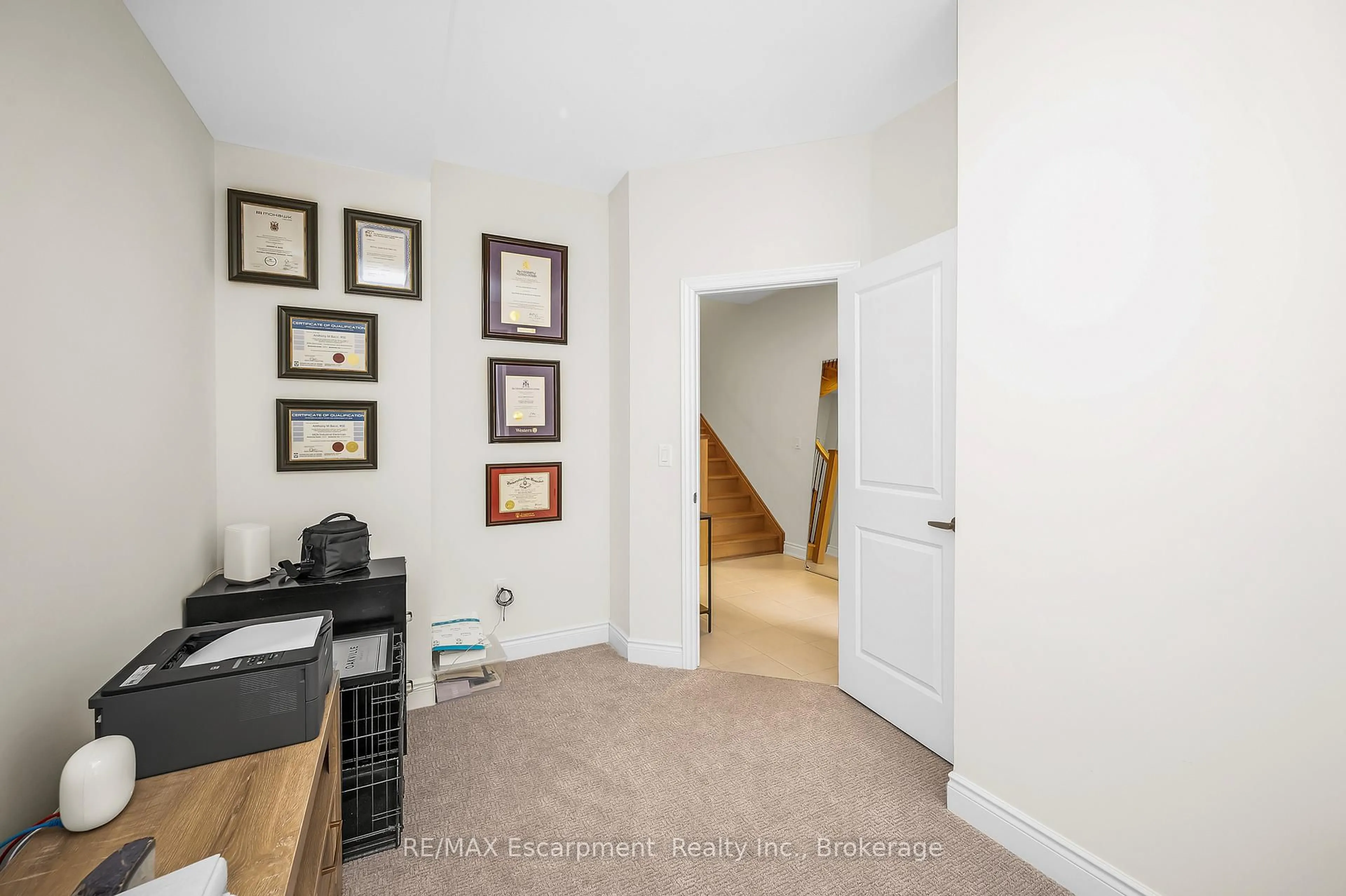 Indoor entryway for 3401 Sixth Line, Oakville Ontario L6H 0Y7