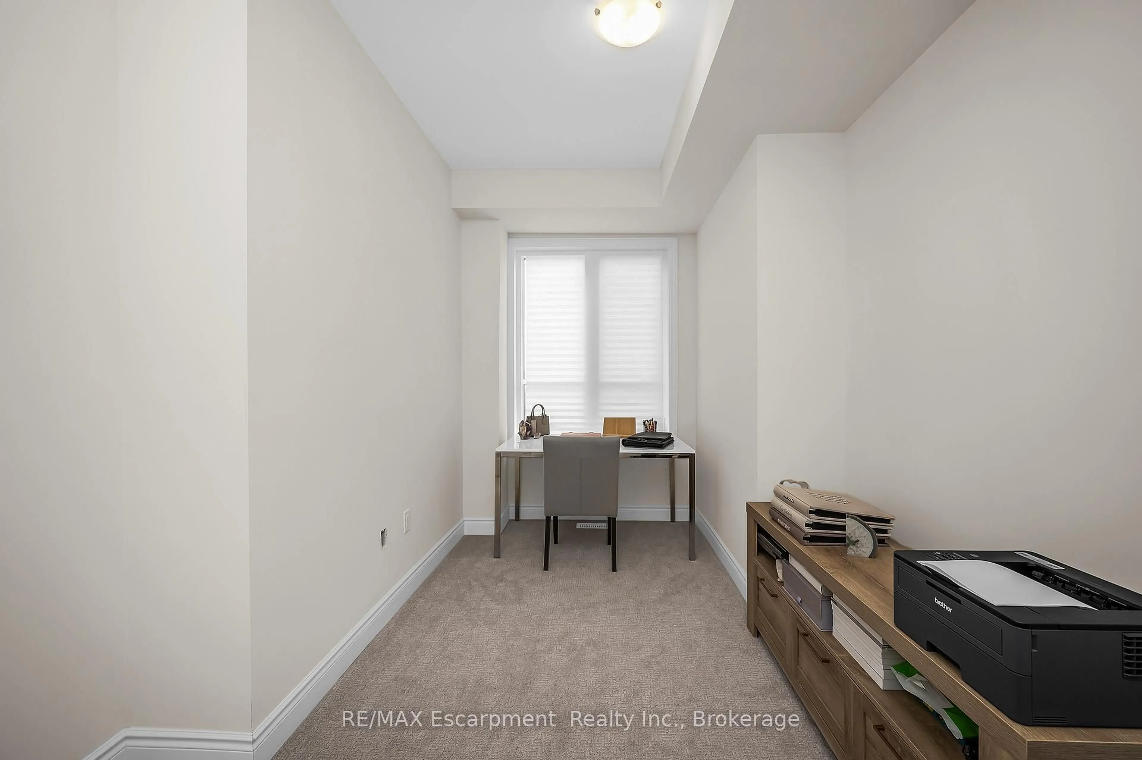 A pic of a room for 3401 Sixth Line, Oakville Ontario L6H 0Y7