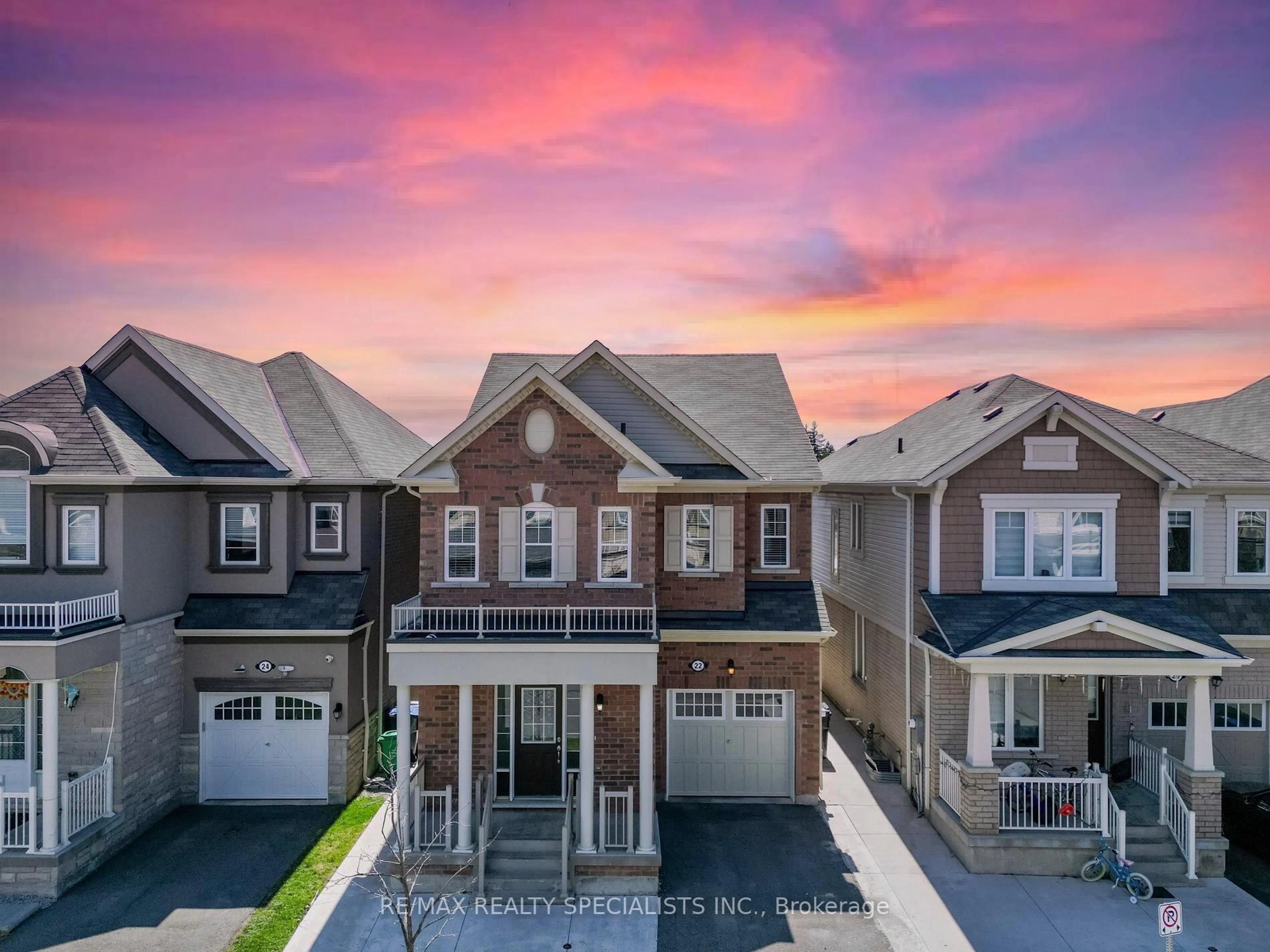 A pic from outside/outdoor area/front of a property/back of a property/a pic from drone, street for 22 Callandar Rd, Brampton Ontario L7A 4V1