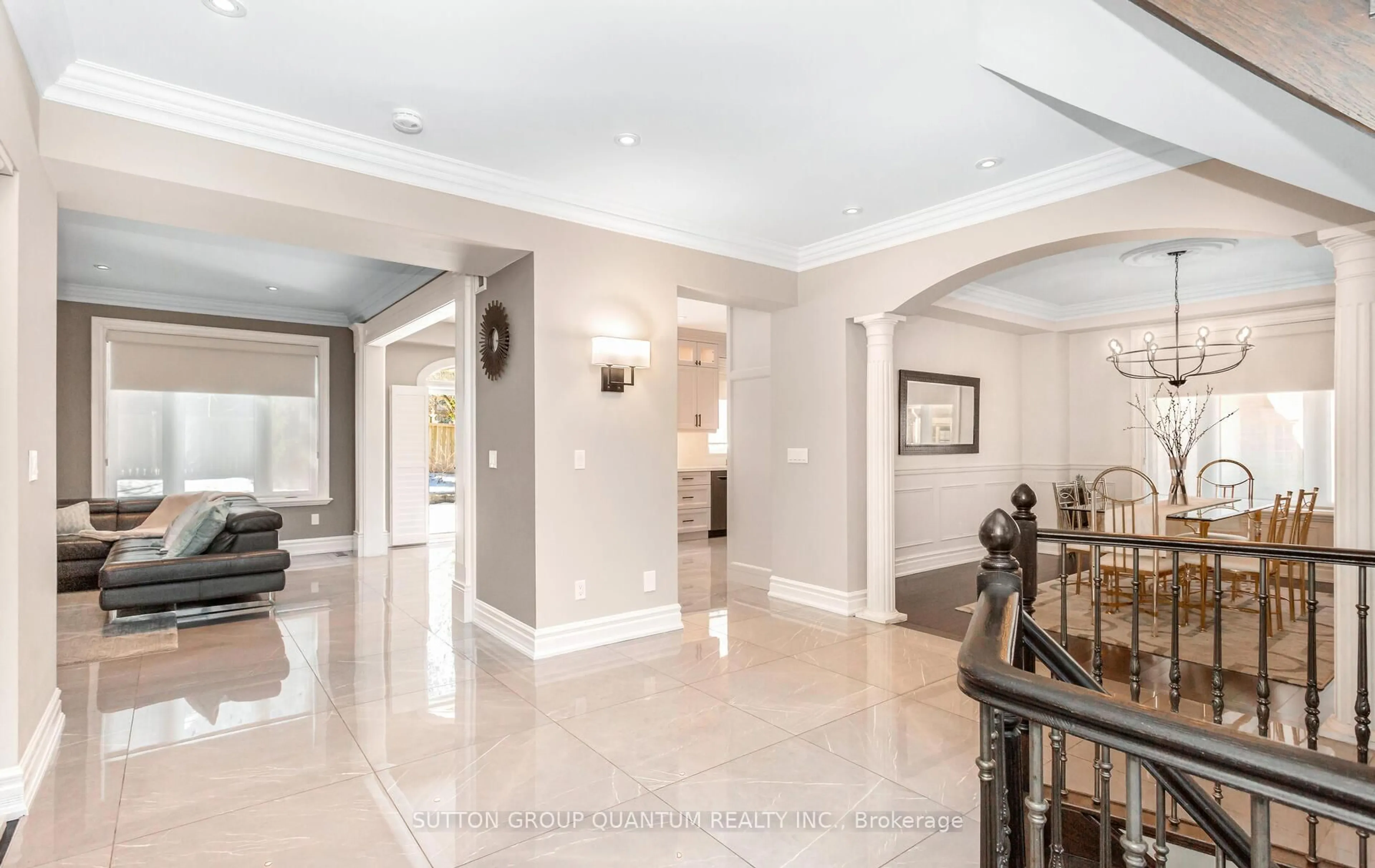Indoor foyer for 3868 O'Neil Gate, Mississauga Ontario L5L 5X6
