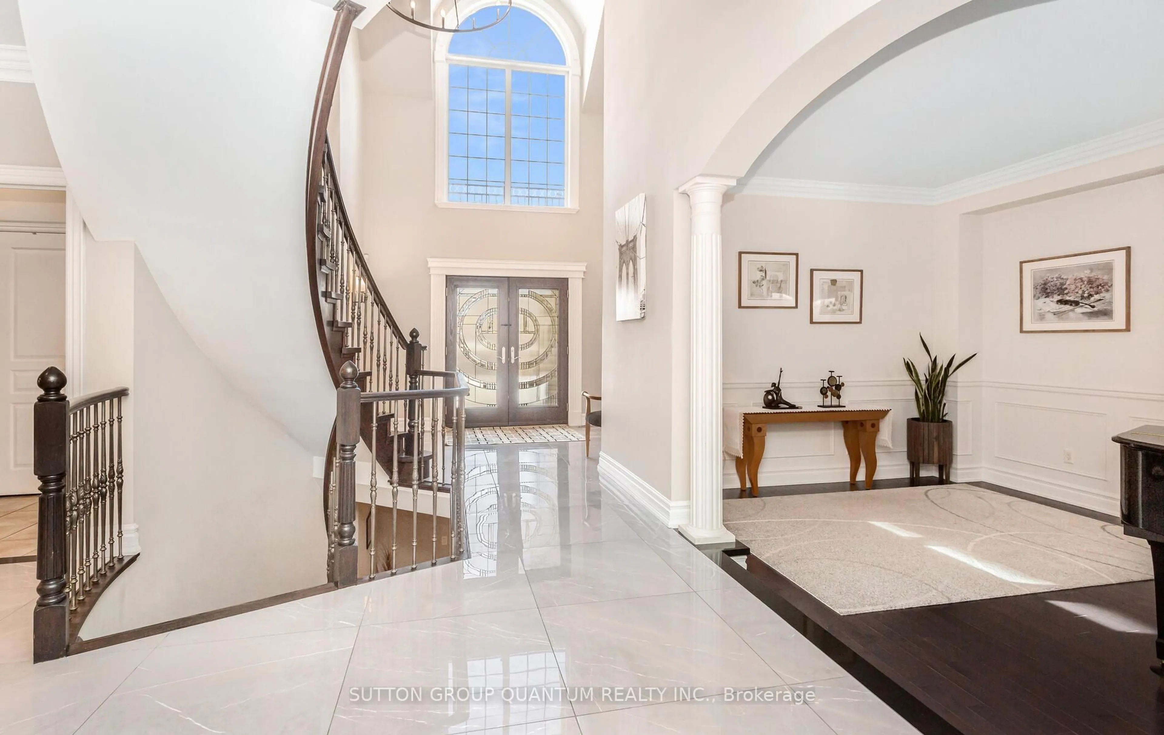 Indoor foyer for 3868 O'Neil Gate, Mississauga Ontario L5L 5X6