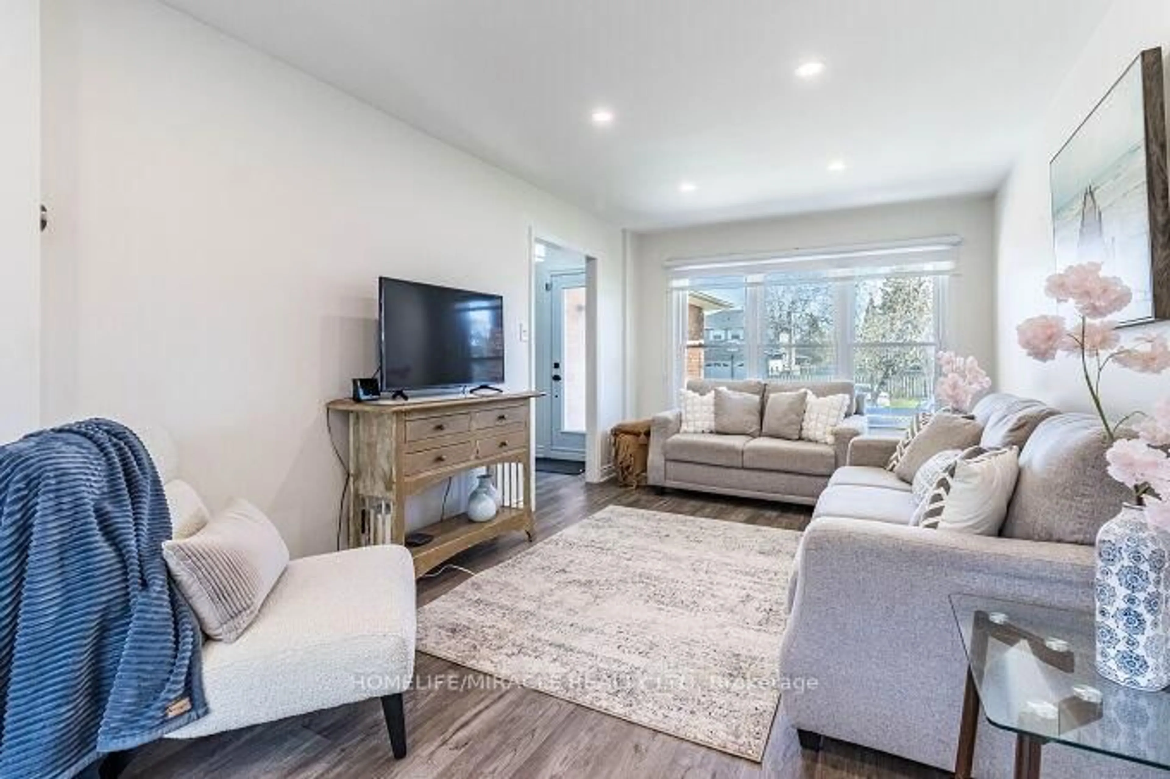 Living room with furniture, unknown for 95 Havelock Dr, Brampton Ontario L6W 4C8