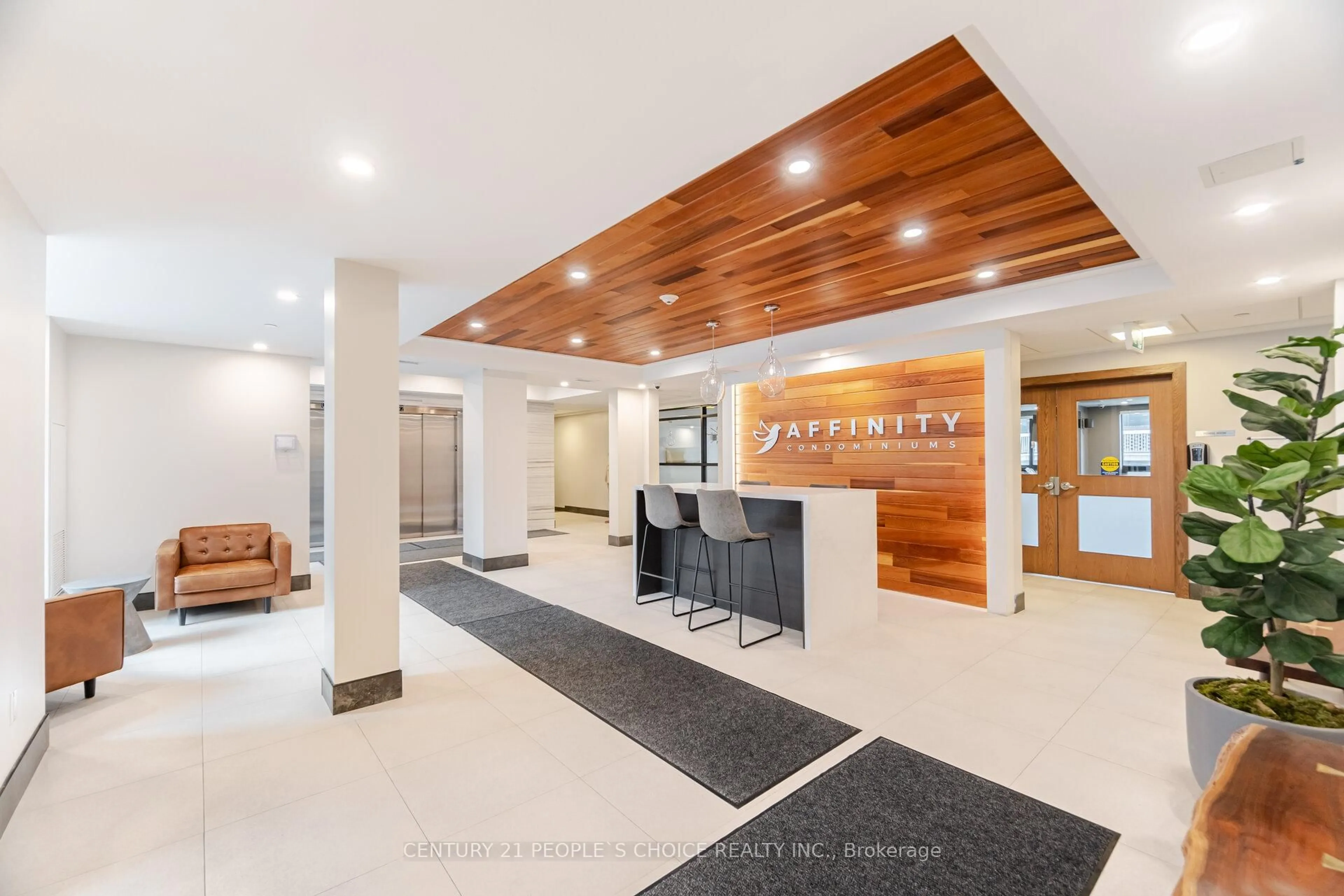 Indoor foyer for 340 Plains Rd #504, Burlington Ontario L7T 0C2