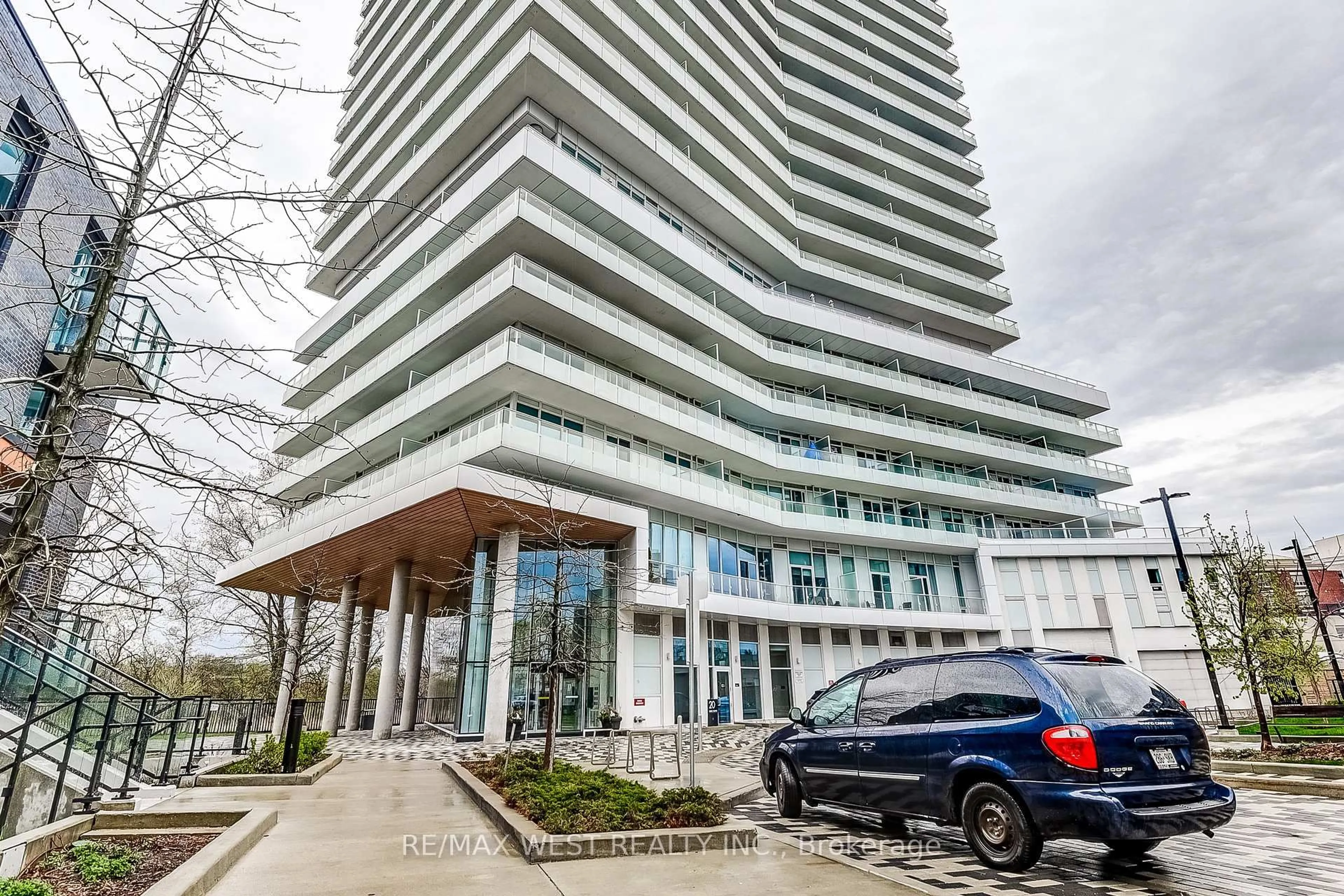 Indoor foyer for 20 Brin Dr #807, Toronto Ontario M8X 0B2