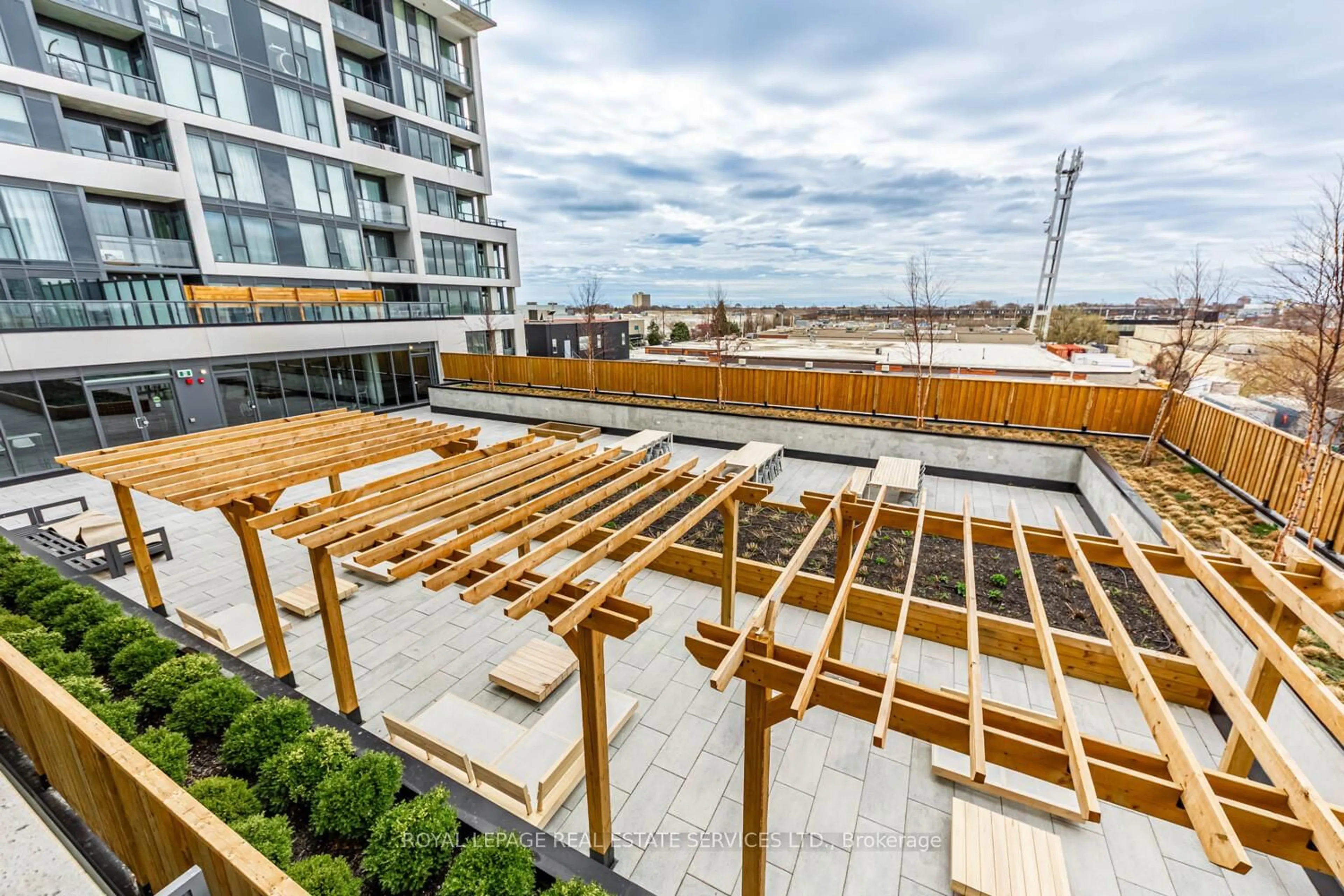 Patio, unknown for 859 The Queensway N/A #313, Toronto Ontario M8Z 1N8