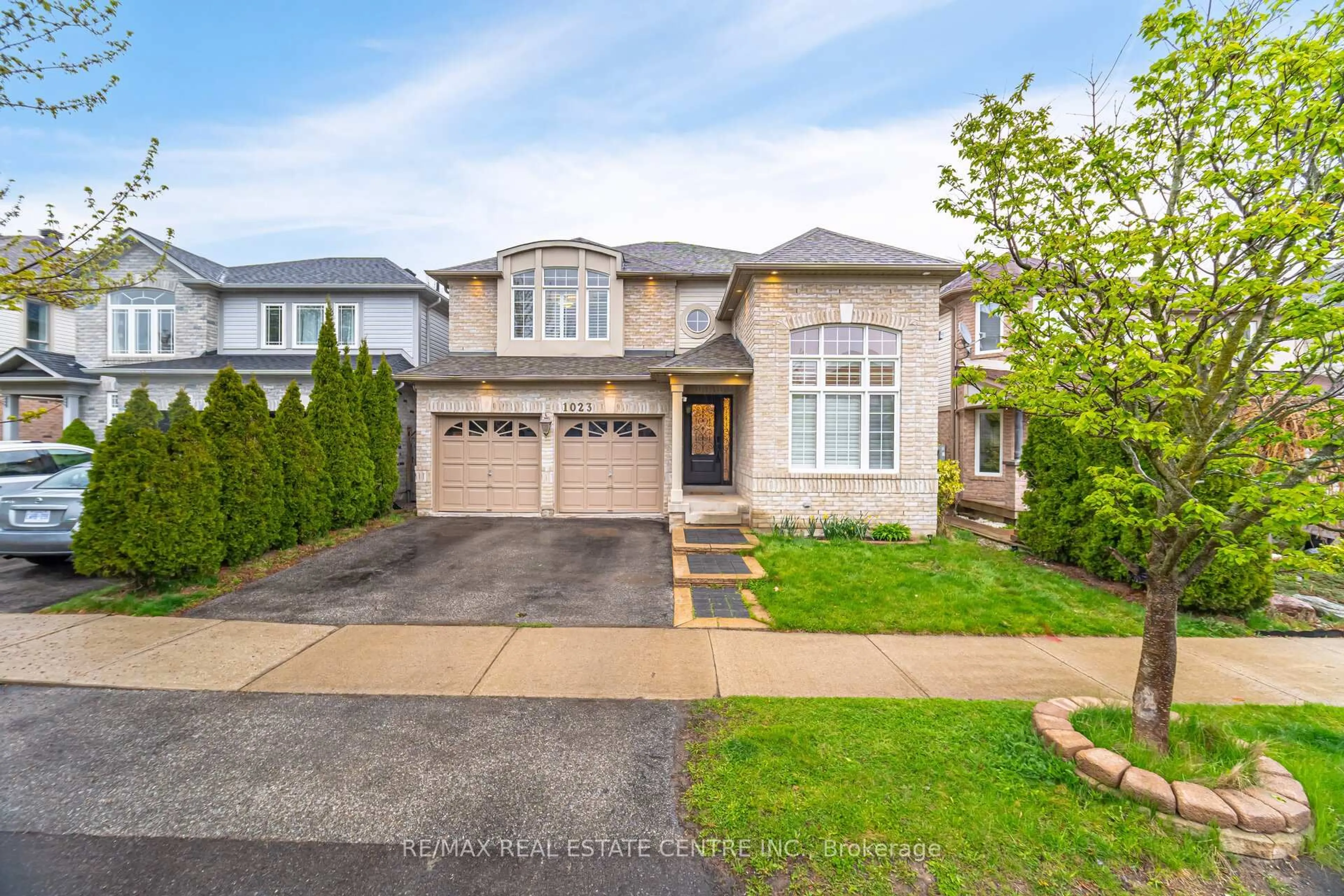 Unknown for 1023 Freeman Tr, Milton Ontario L9T 5T3