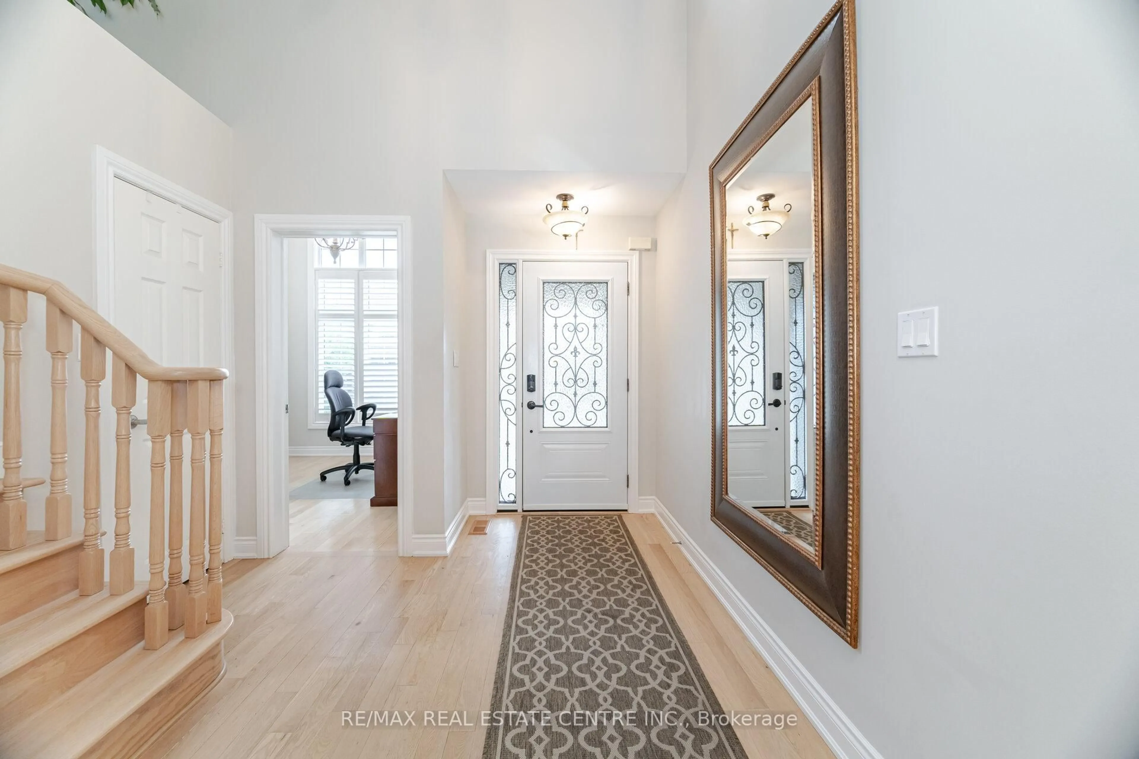 Indoor entryway for 1023 Freeman Tr, Milton Ontario L9T 5T3