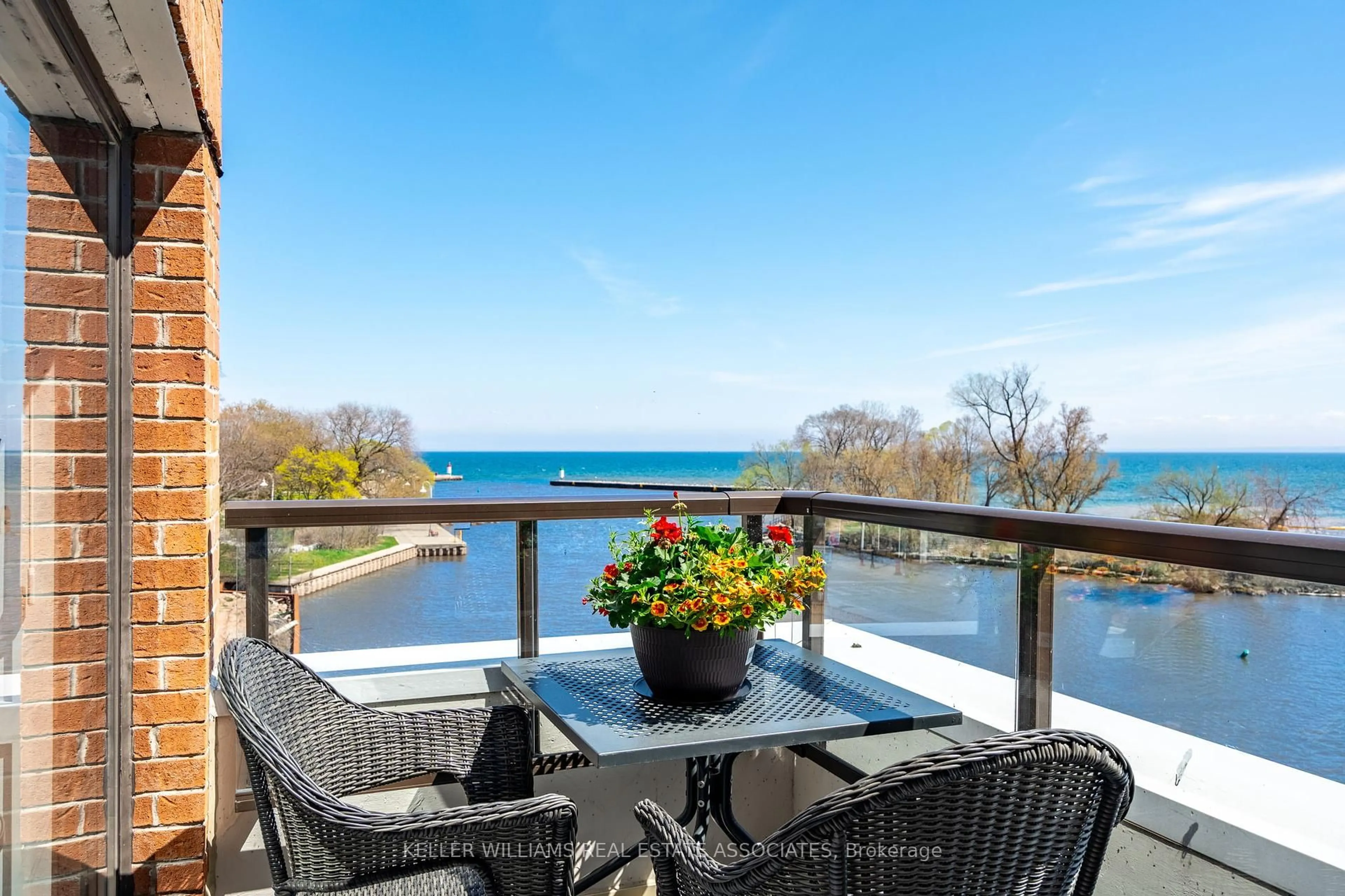 Patio, water/lake/river/ocean view for 100 Bronte Rd #222, Oakville Ontario L6L 6L5