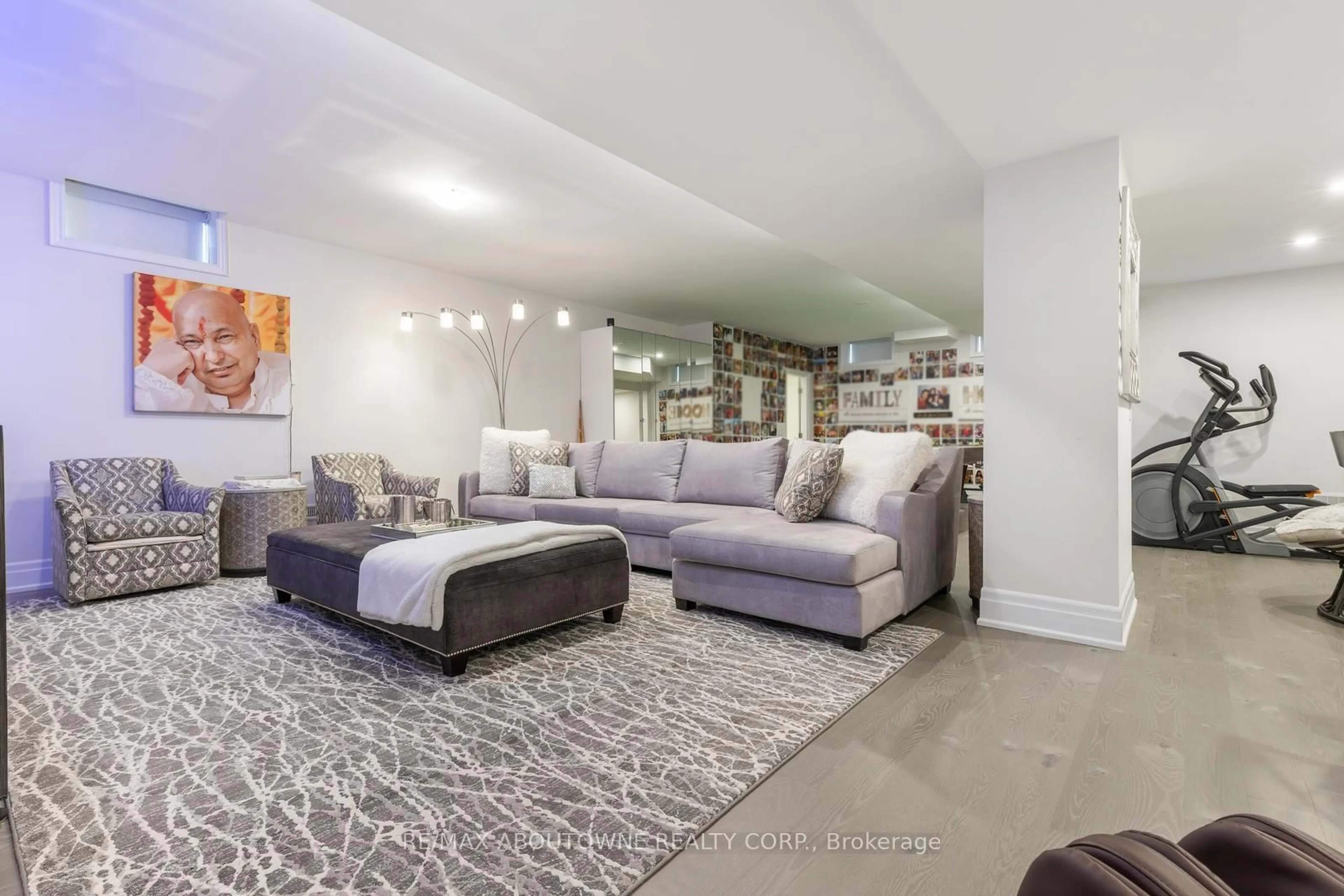 Living room with furniture, unknown for 1217 Ironbridge Rd, Oakville Ontario L6M 5M5