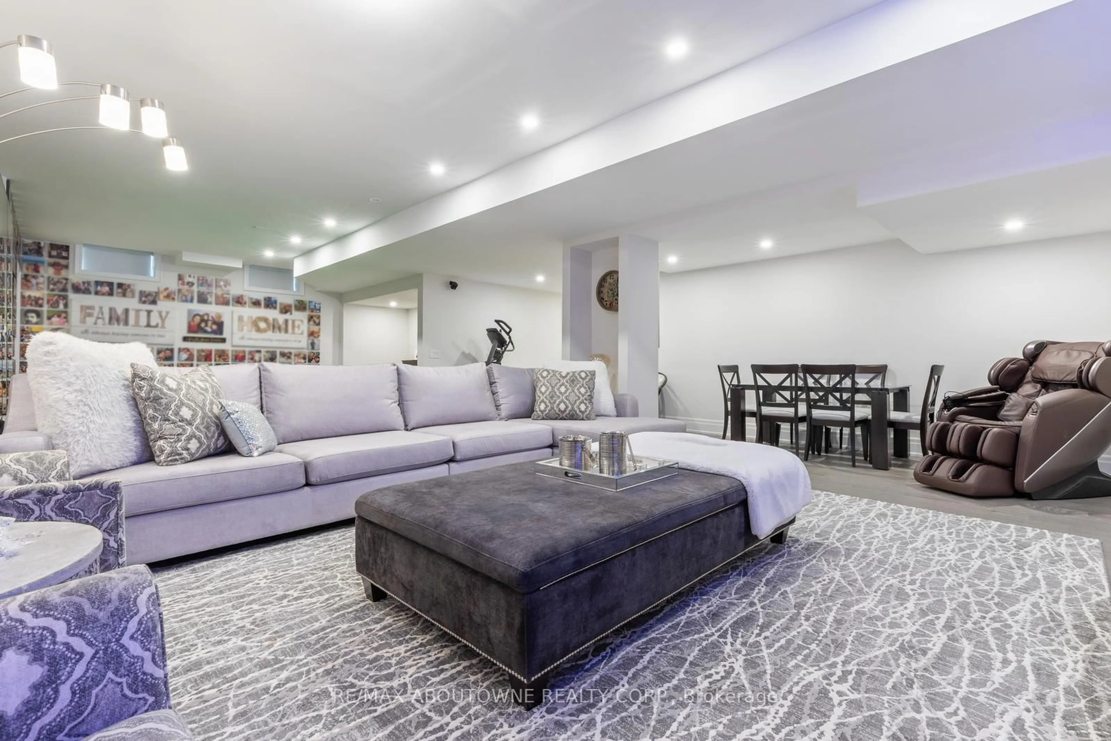 Living room with furniture, unknown for 1217 Ironbridge Rd, Oakville Ontario L6M 5M5