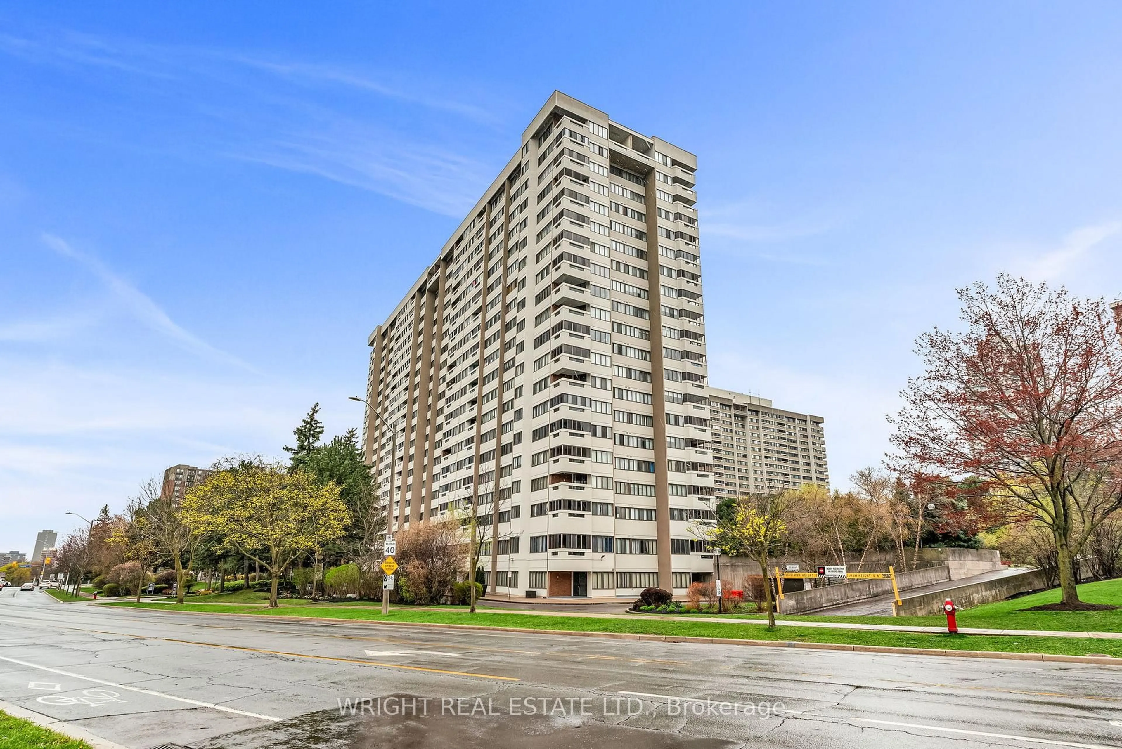 A pic from outside/outdoor area/front of a property/back of a property/a pic from drone, building for 1580 Mississauga Valley Blvd #1005, Mississauga Ontario L5A 3T8
