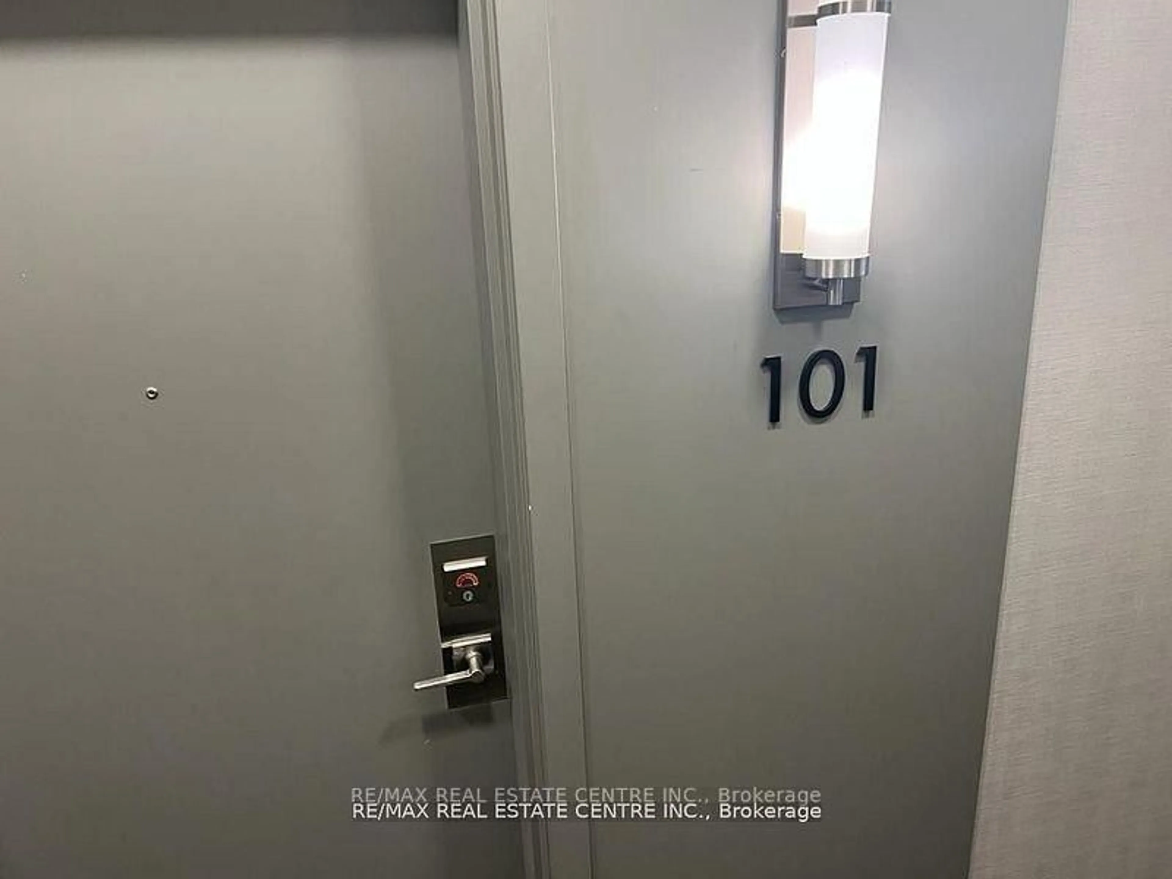 A pic of a room for 130 Canon Jackson Dr #101, Toronto Ontario M6M 3Z4
