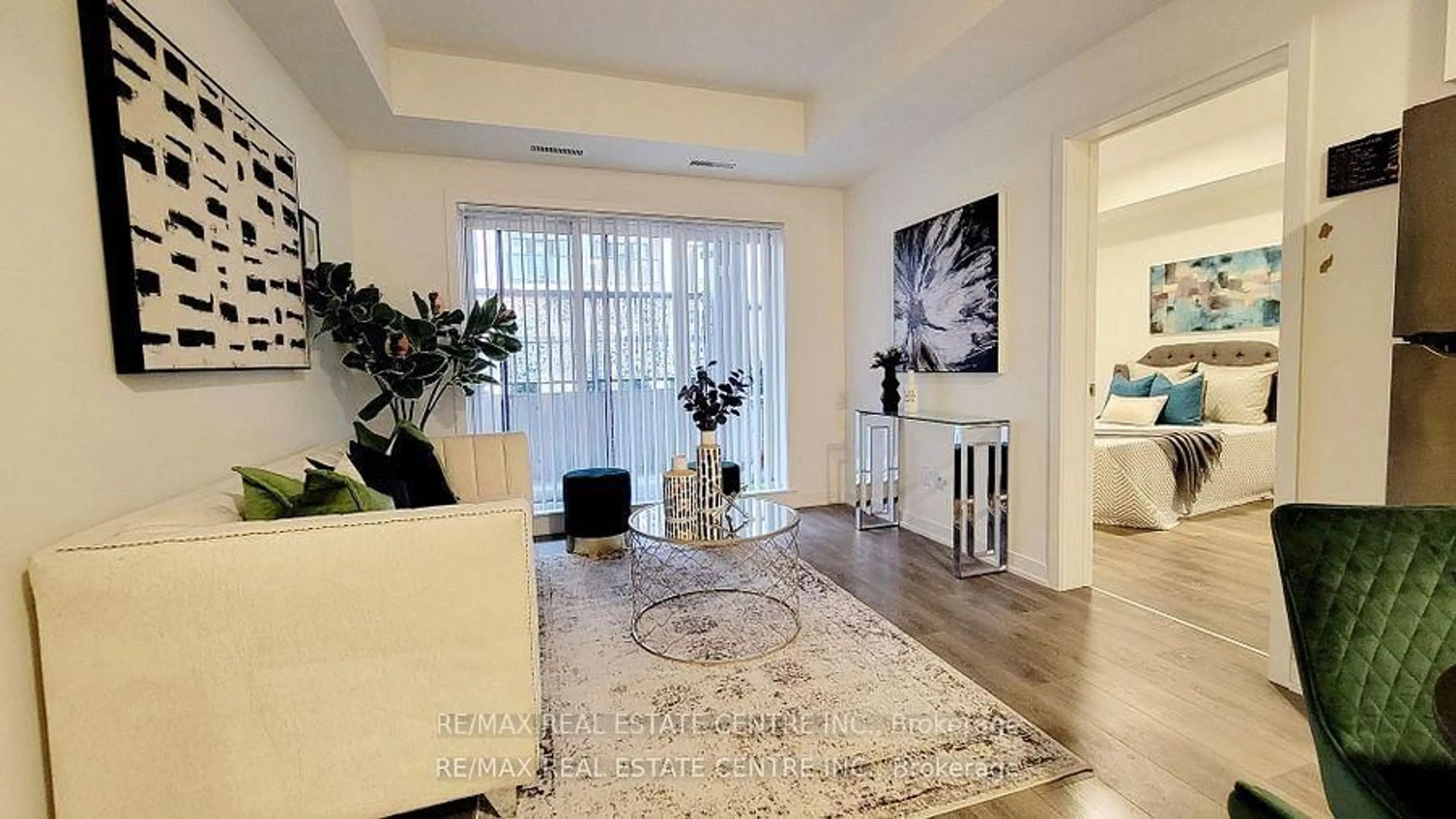 Living room with furniture, unknown for 130 Canon Jackson Dr #101, Toronto Ontario M6M 3Z4