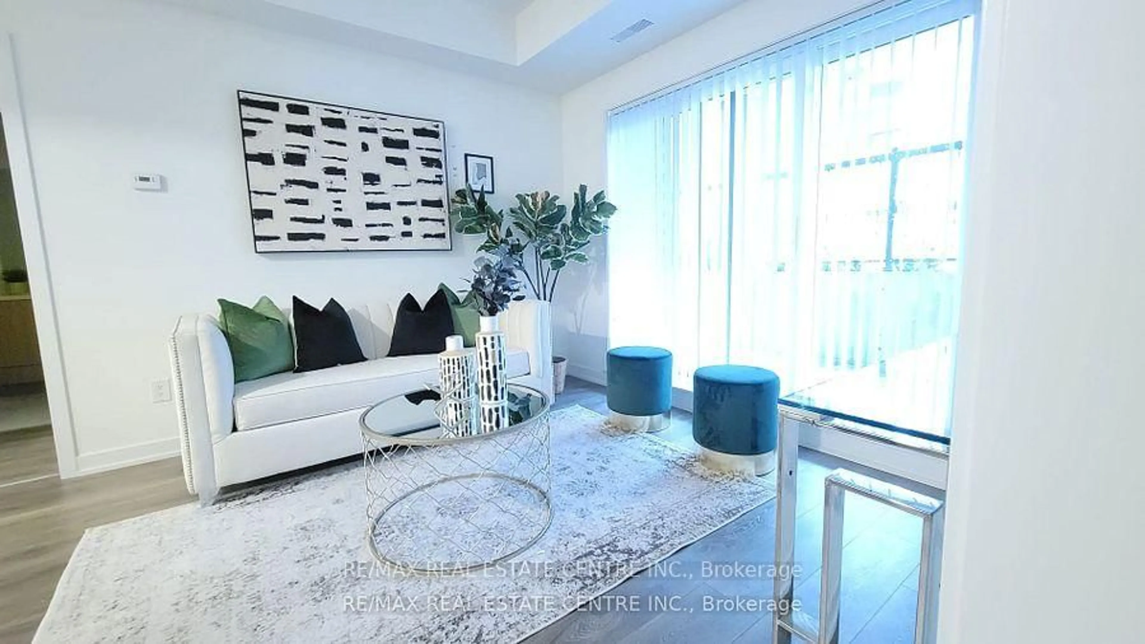 Living room with furniture, unknown for 130 Canon Jackson Dr #101, Toronto Ontario M6M 3Z4