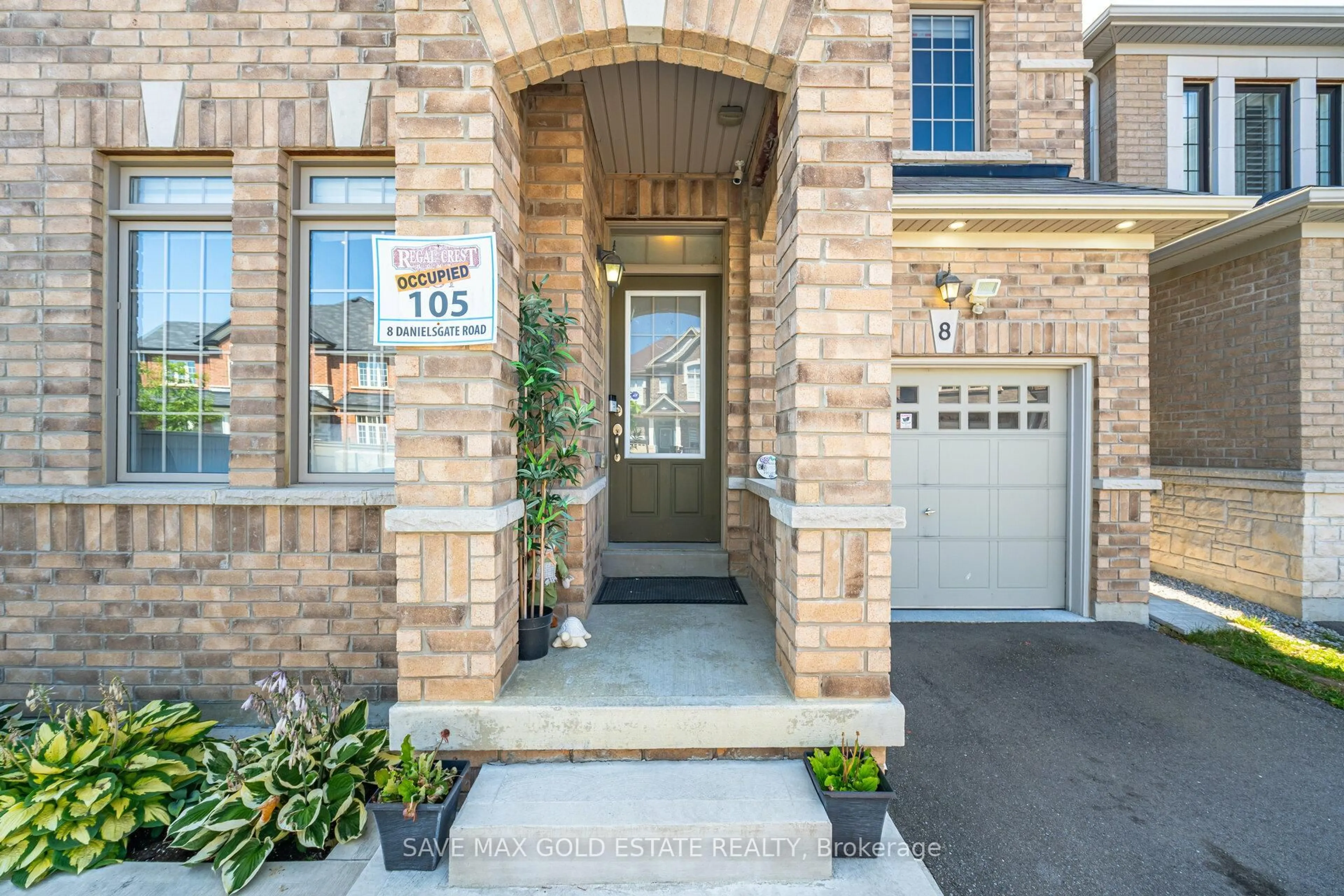 Indoor entryway for 8 Danielsgate Rd, Brampton Ontario L6R 3X4