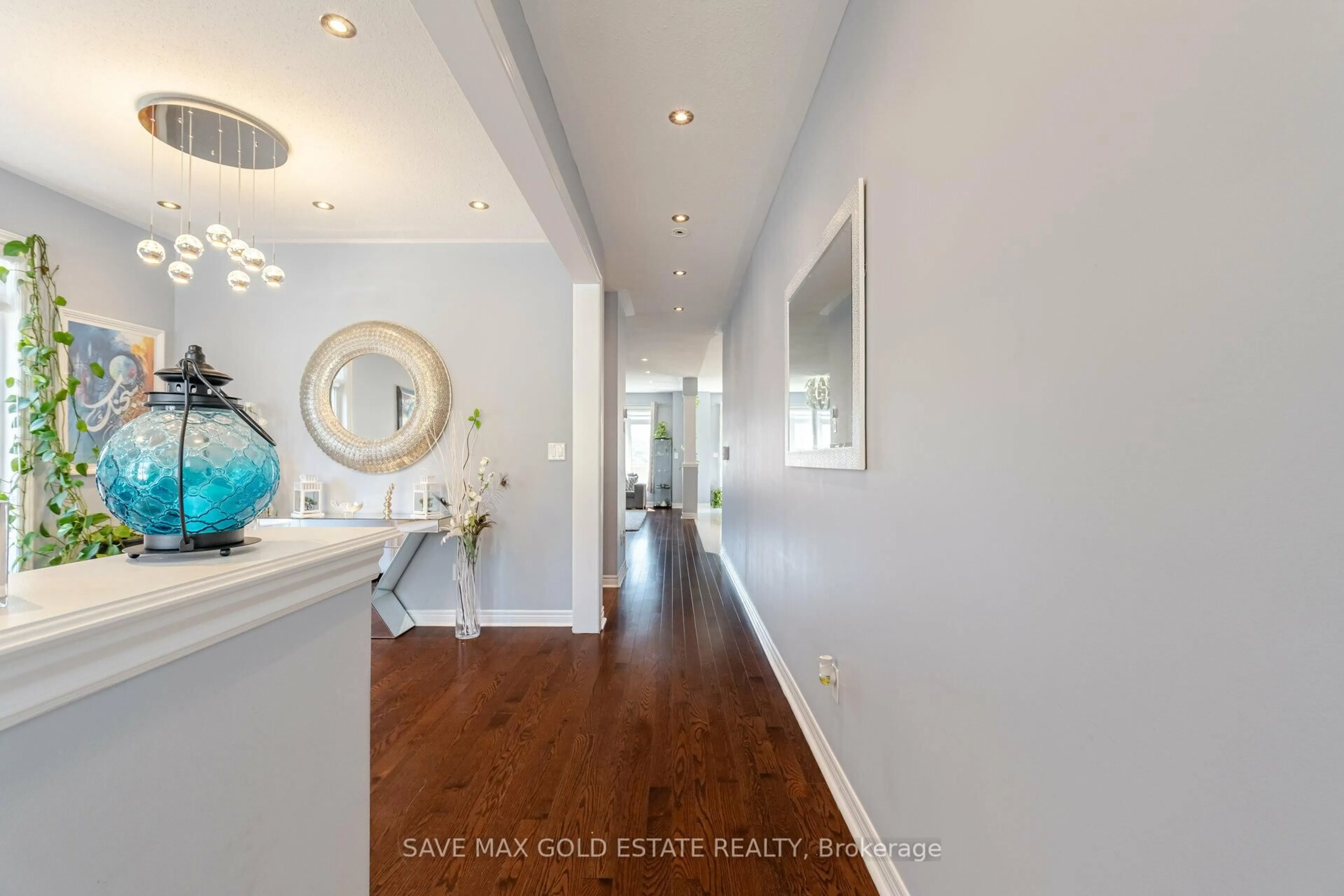 Indoor entryway for 8 Danielsgate Rd, Brampton Ontario L6R 3X4
