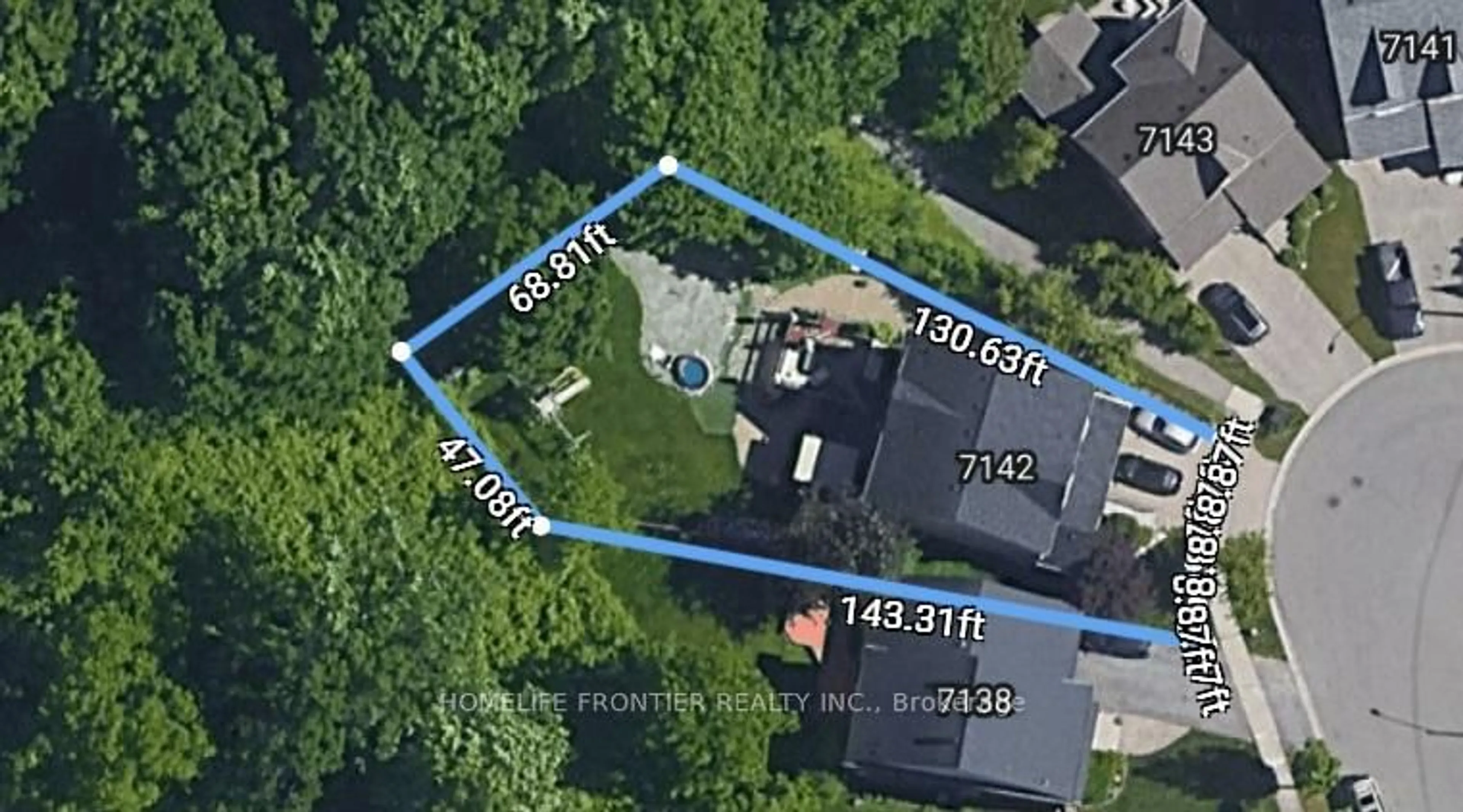 A pic from outside/outdoor area/front of a property/back of a property/a pic from drone, street for 7142 Branigan Gate, Mississauga Ontario L5N 7L5