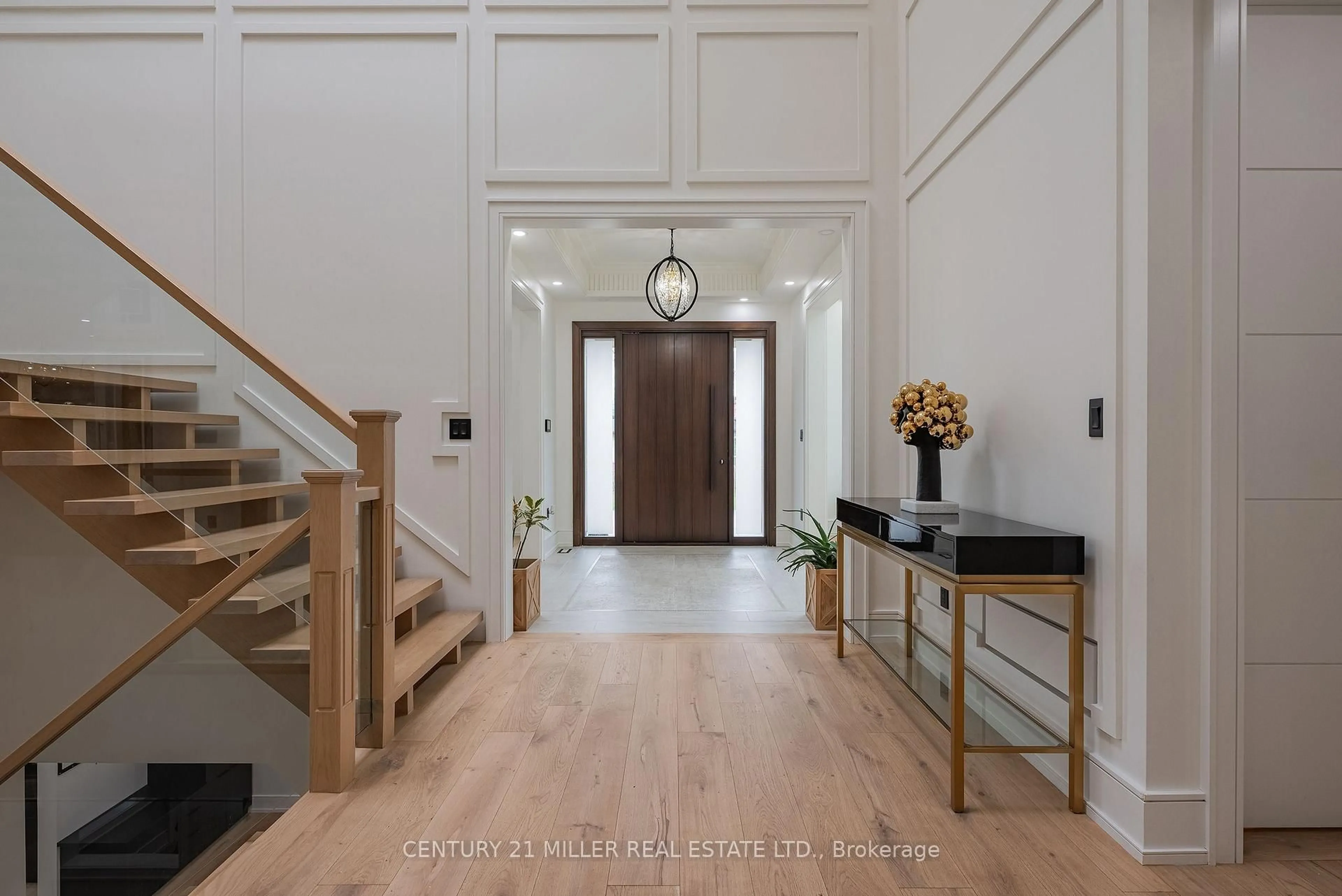 Indoor foyer for 2049 Wakely St, Oakville Ontario L6L 2K3