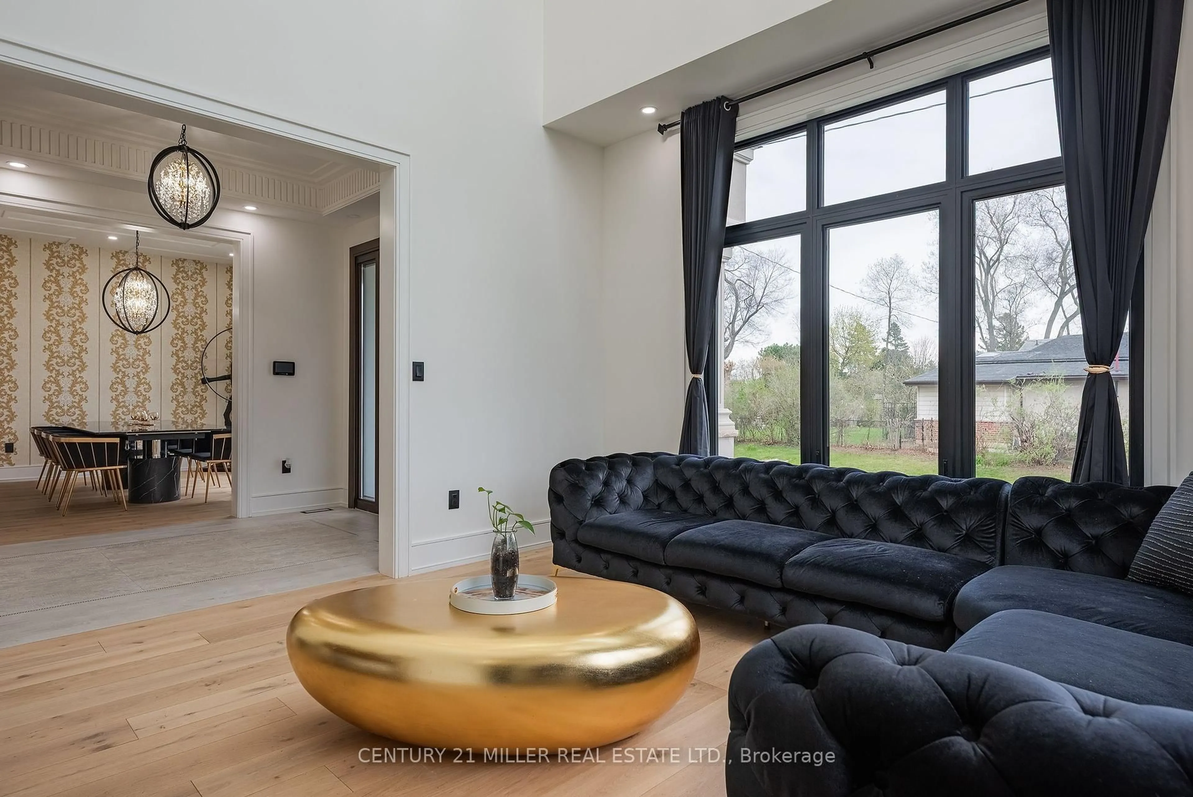 Living room with furniture, unknown for 2049 Wakely St, Oakville Ontario L6L 2K3