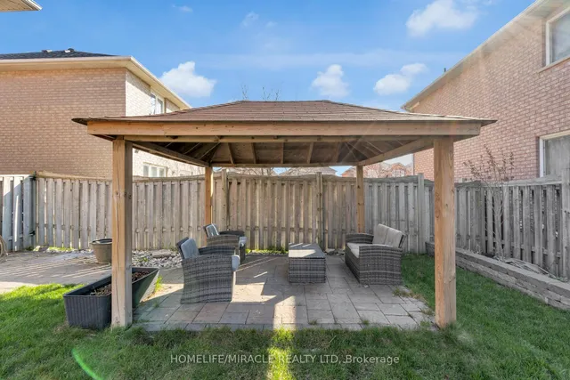 Primary image of 18 Hartwell Gate