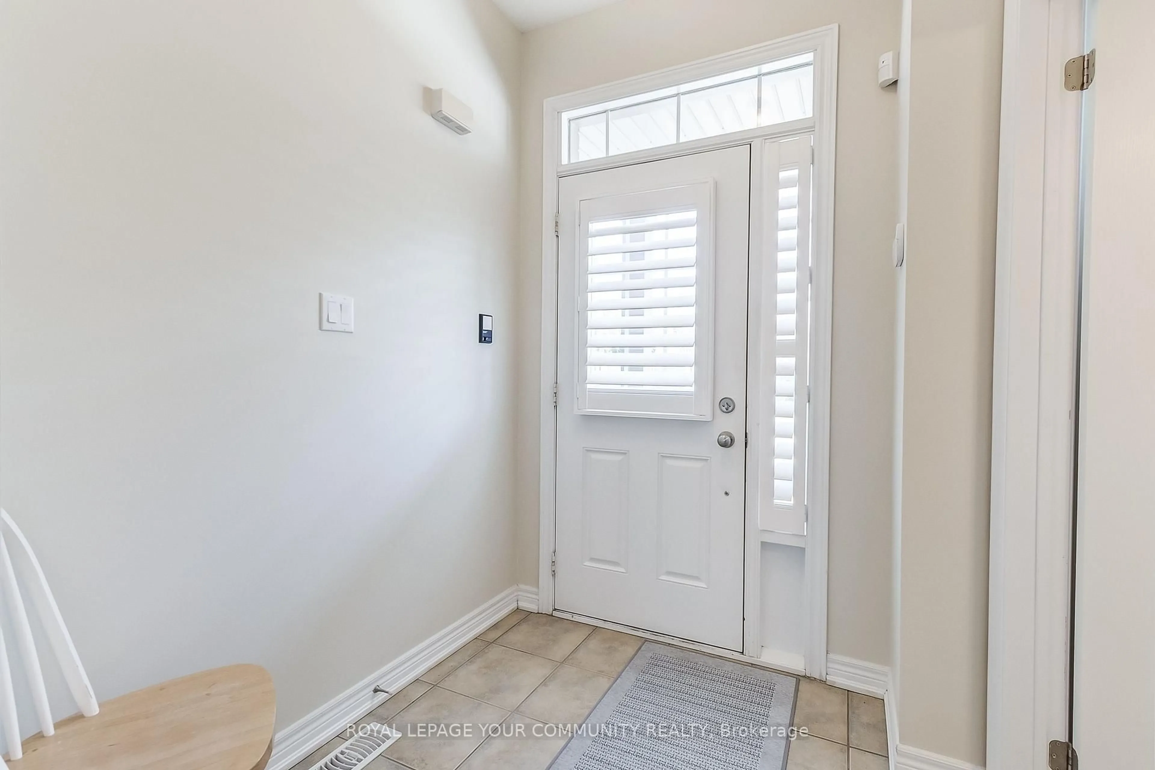 Indoor entryway for 1633 Northmount Ave #41, Mississauga Ontario L5E 1Y9