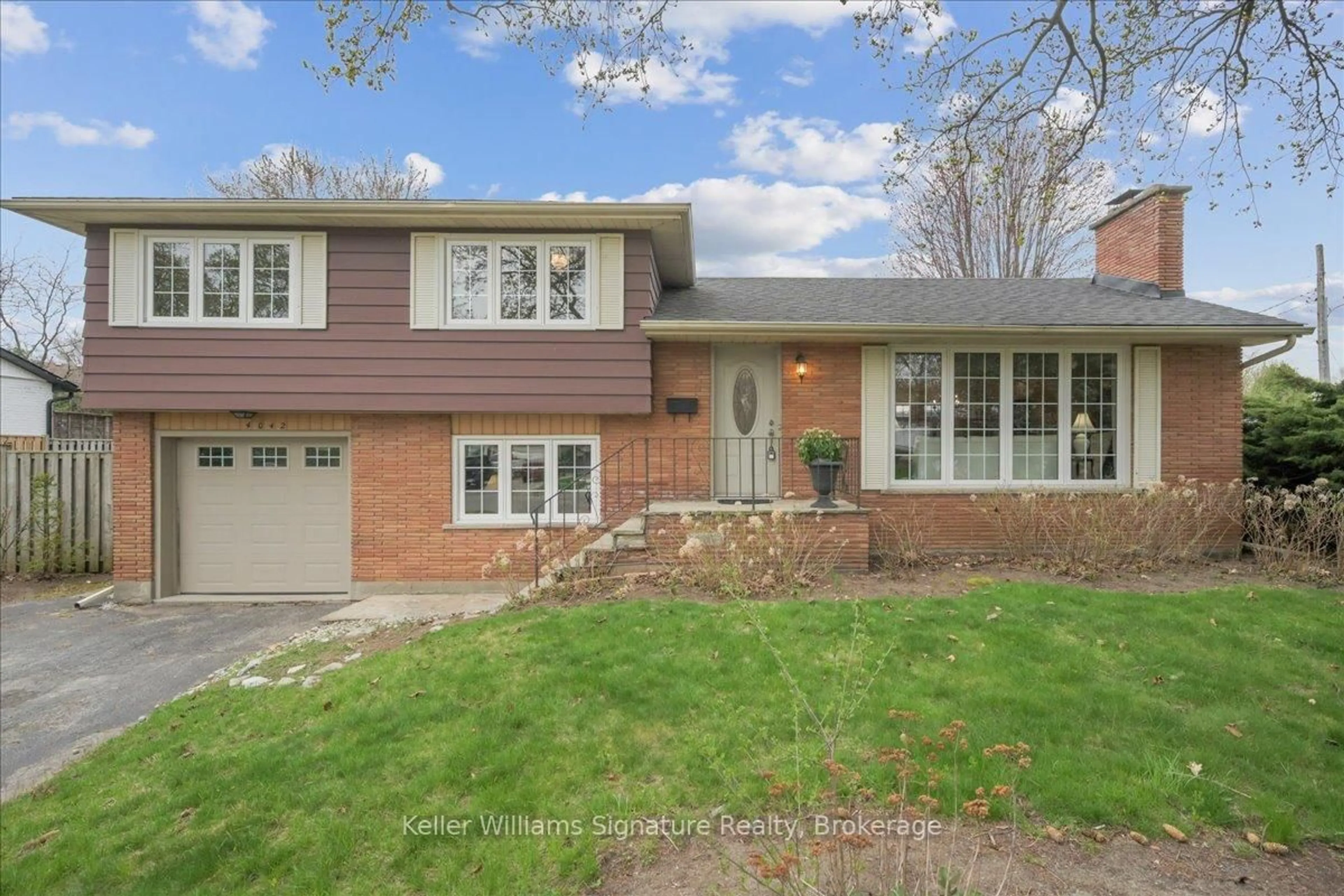 Home with brick exterior material, street for 4042 Melba Lane, Burlington Ontario L7L 2C3