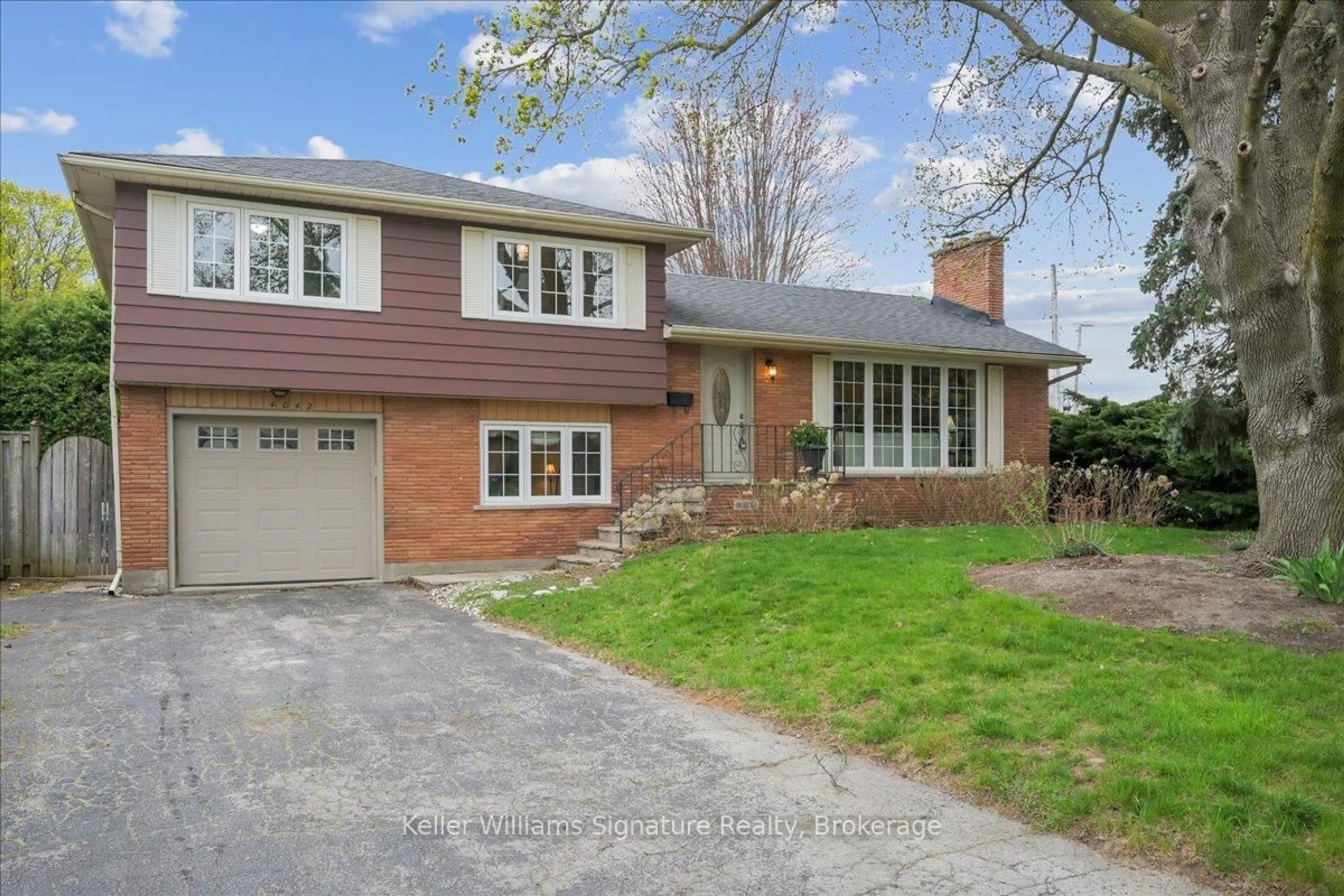 Home with brick exterior material, street for 4042 Melba Lane, Burlington Ontario L7L 2C3