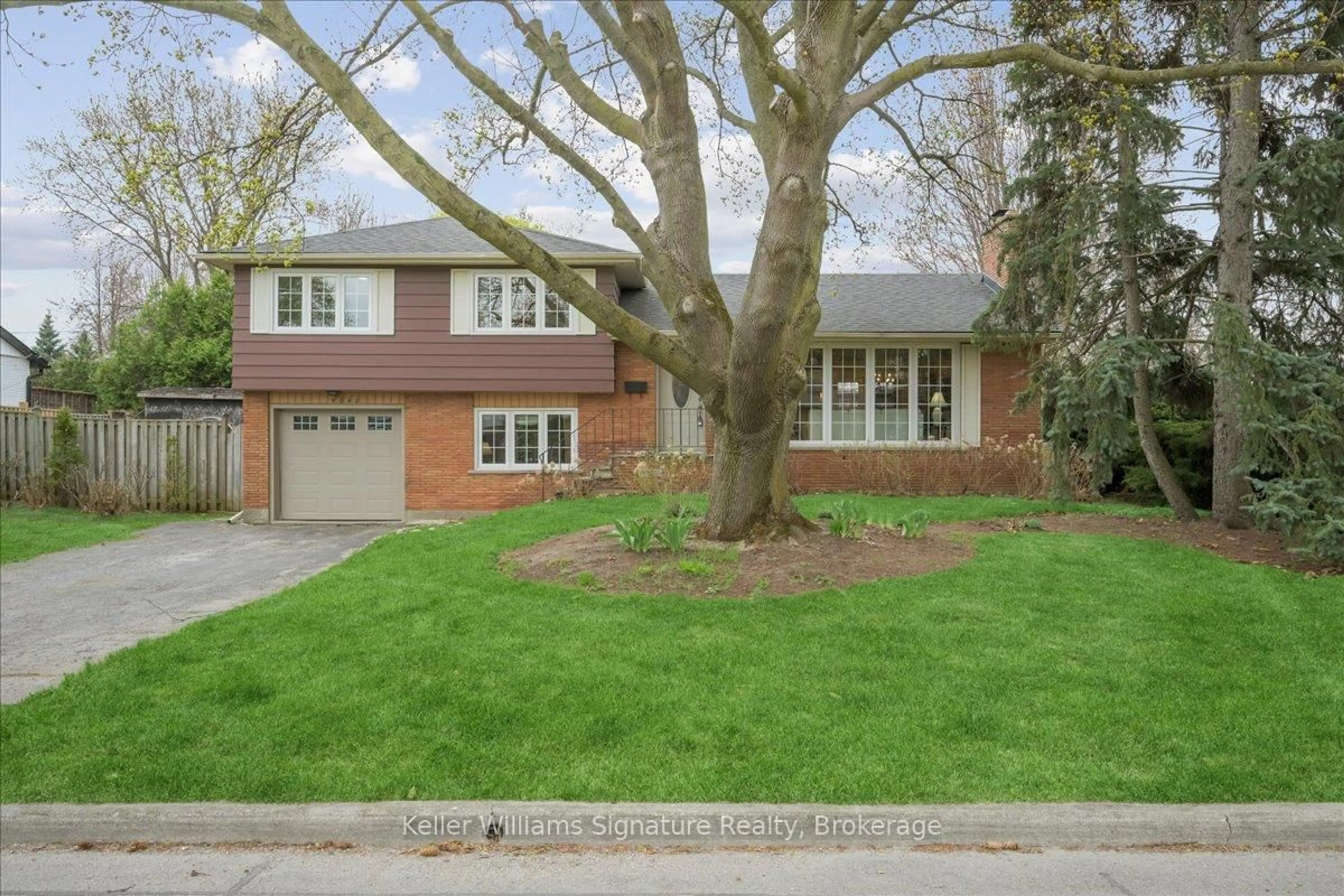 Home with brick exterior material, street for 4042 Melba Lane, Burlington Ontario L7L 2C3